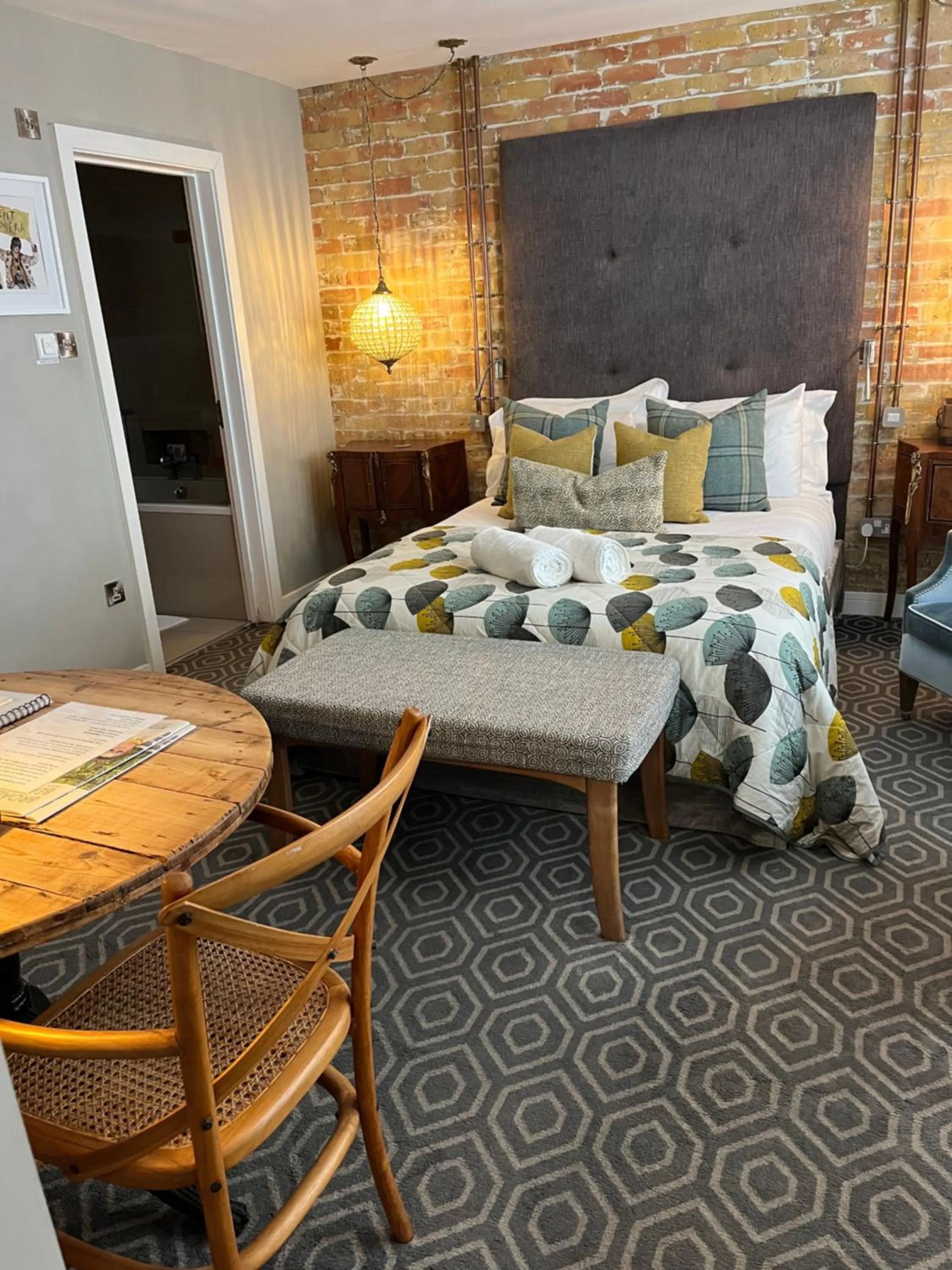 Bed in Rooms at number one