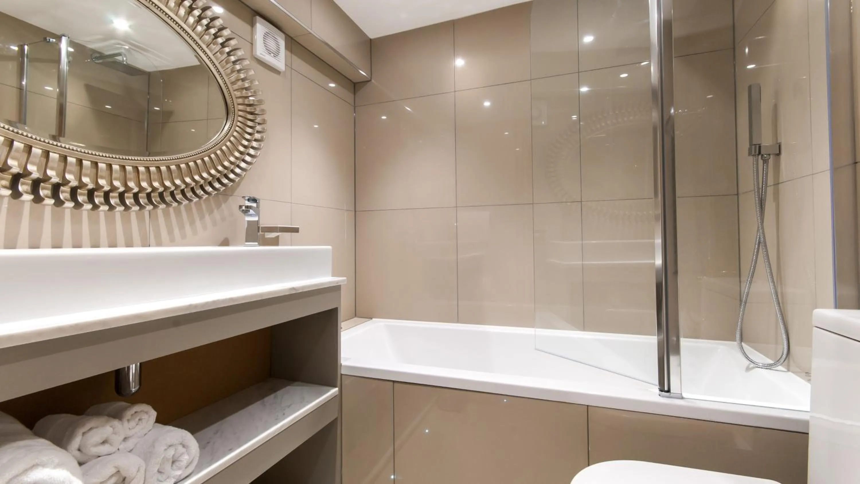 Bathroom in Rooms at number one