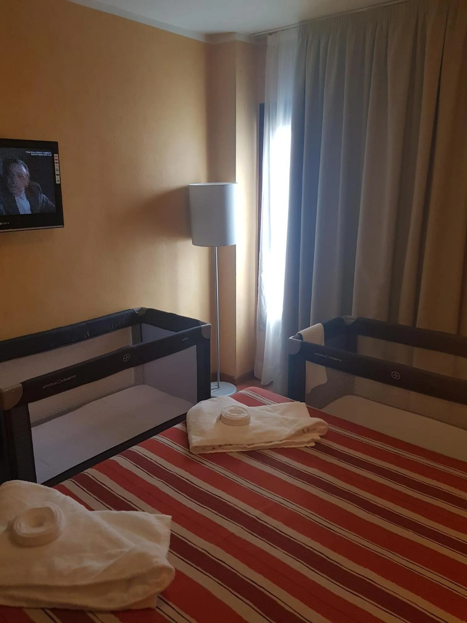 Bed in Apartamentos Parot Quality