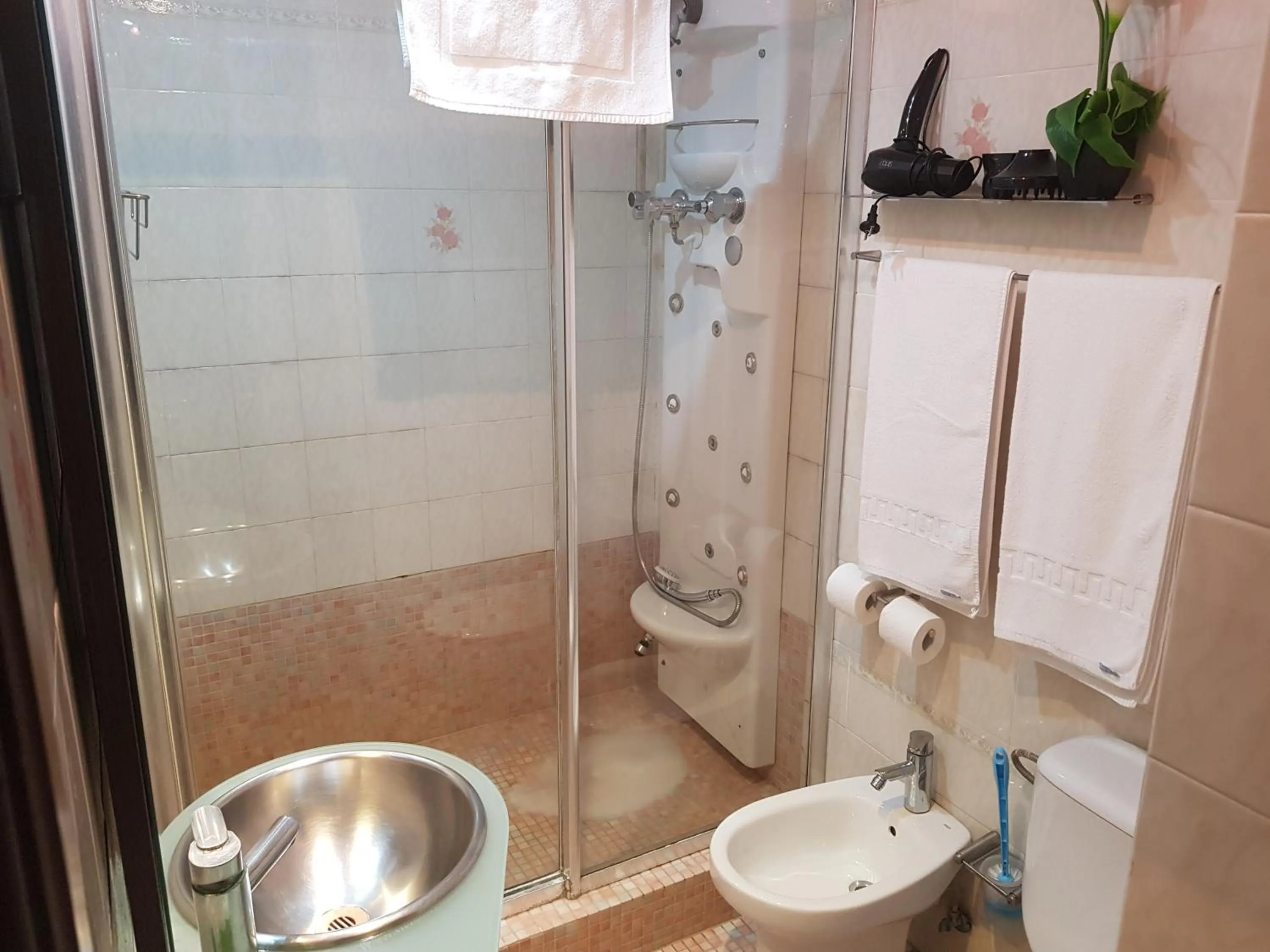 Bathroom in Apartamentos Parot Quality