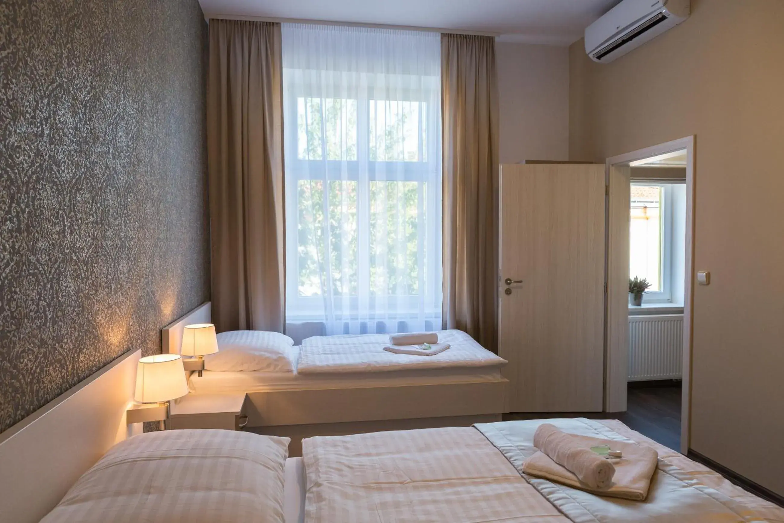 Deluxe Queen Suite in Penzion Longus Deluxe Queen Suite in Penzion Longus