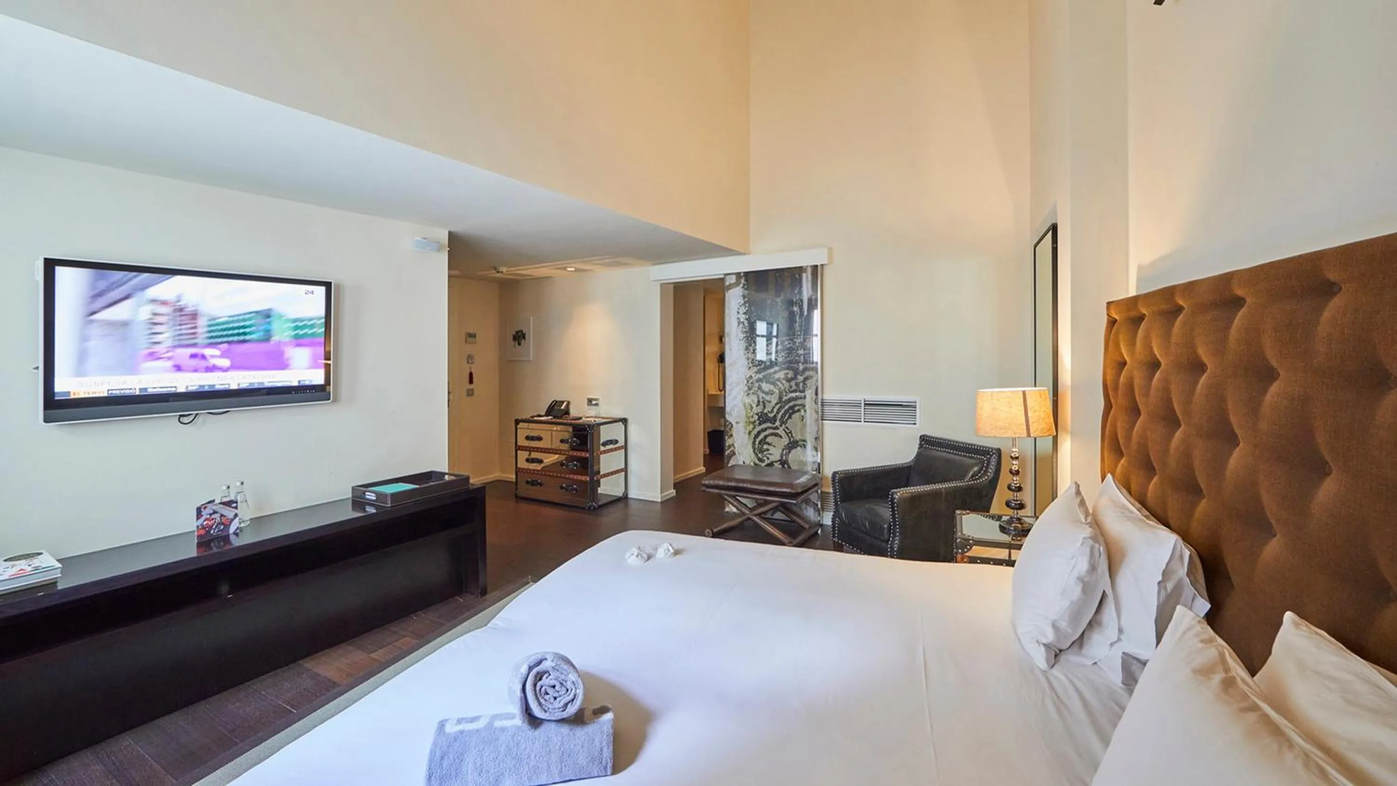 TV and multimedia, Bed in Purohotel Palma