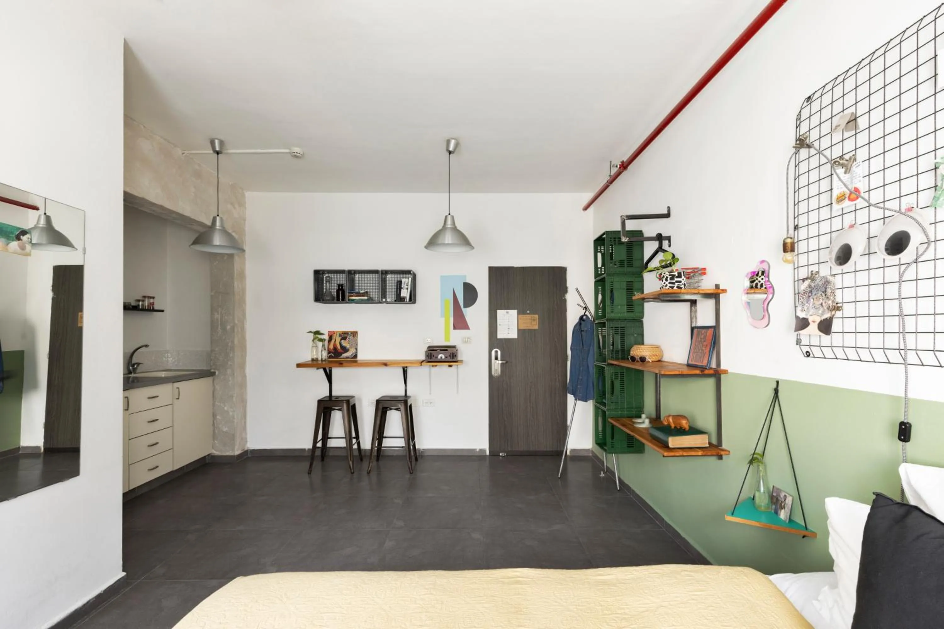 Photo of the whole room in Rena's House