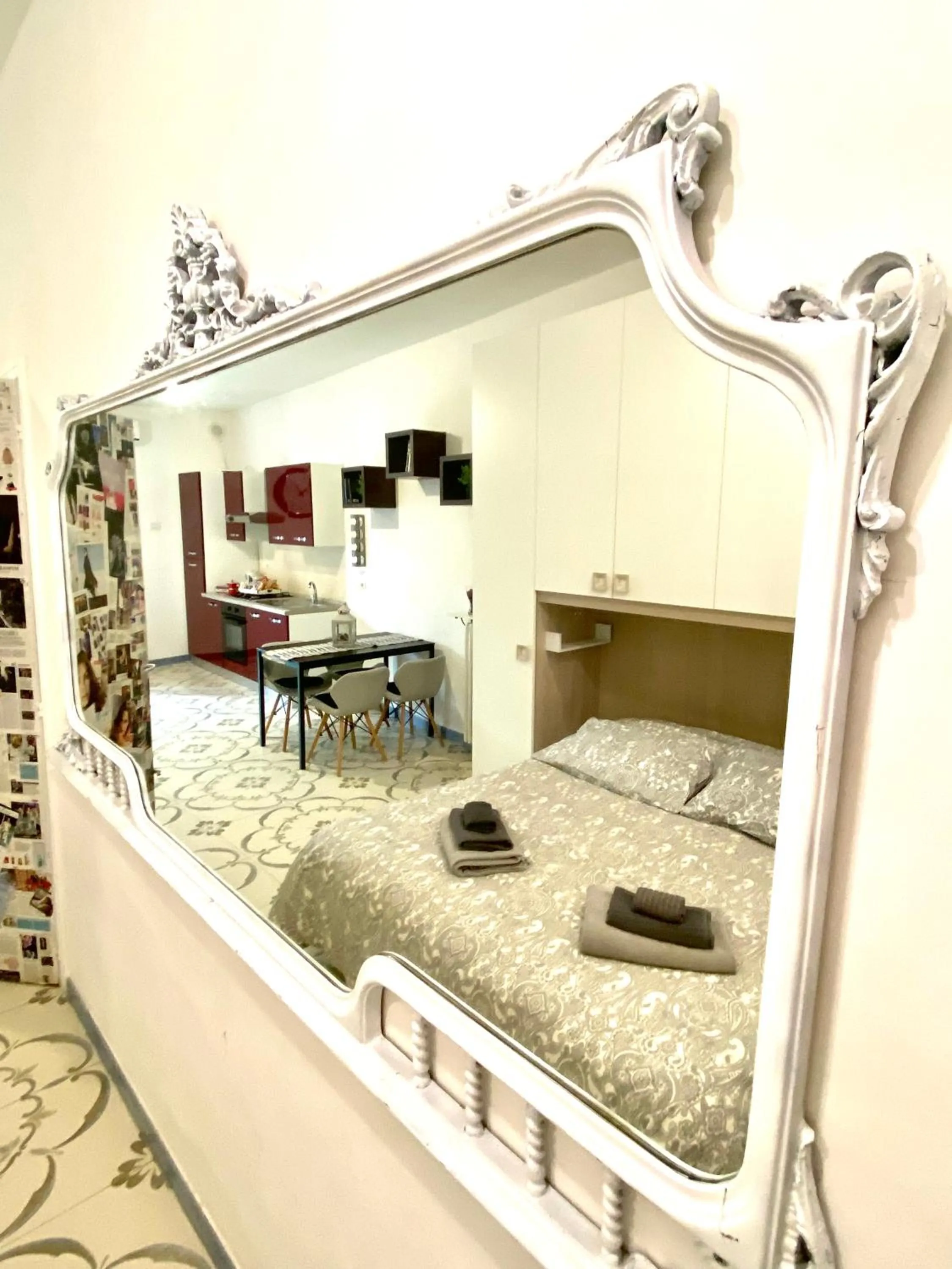 Decorative detail, Bed in Le Statuine Dimore Diffuse