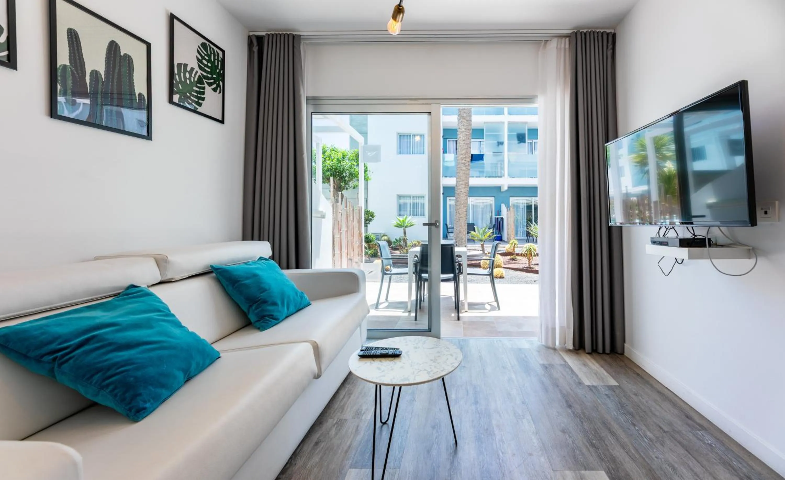 Bristol Sunset Beach - Holiday Apartments