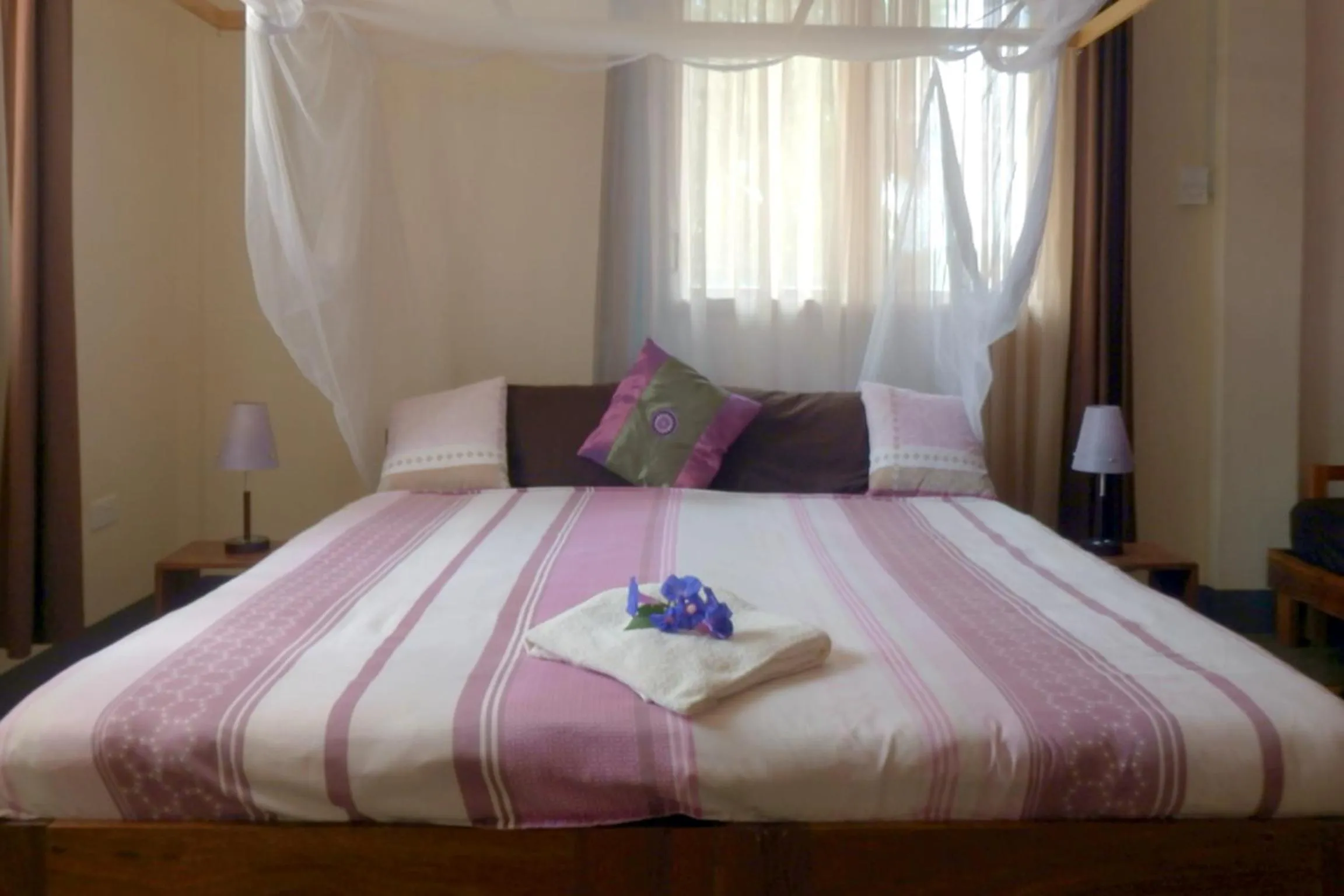 Photo of the whole room, Bed in Dutchess Hotel and Restaurant