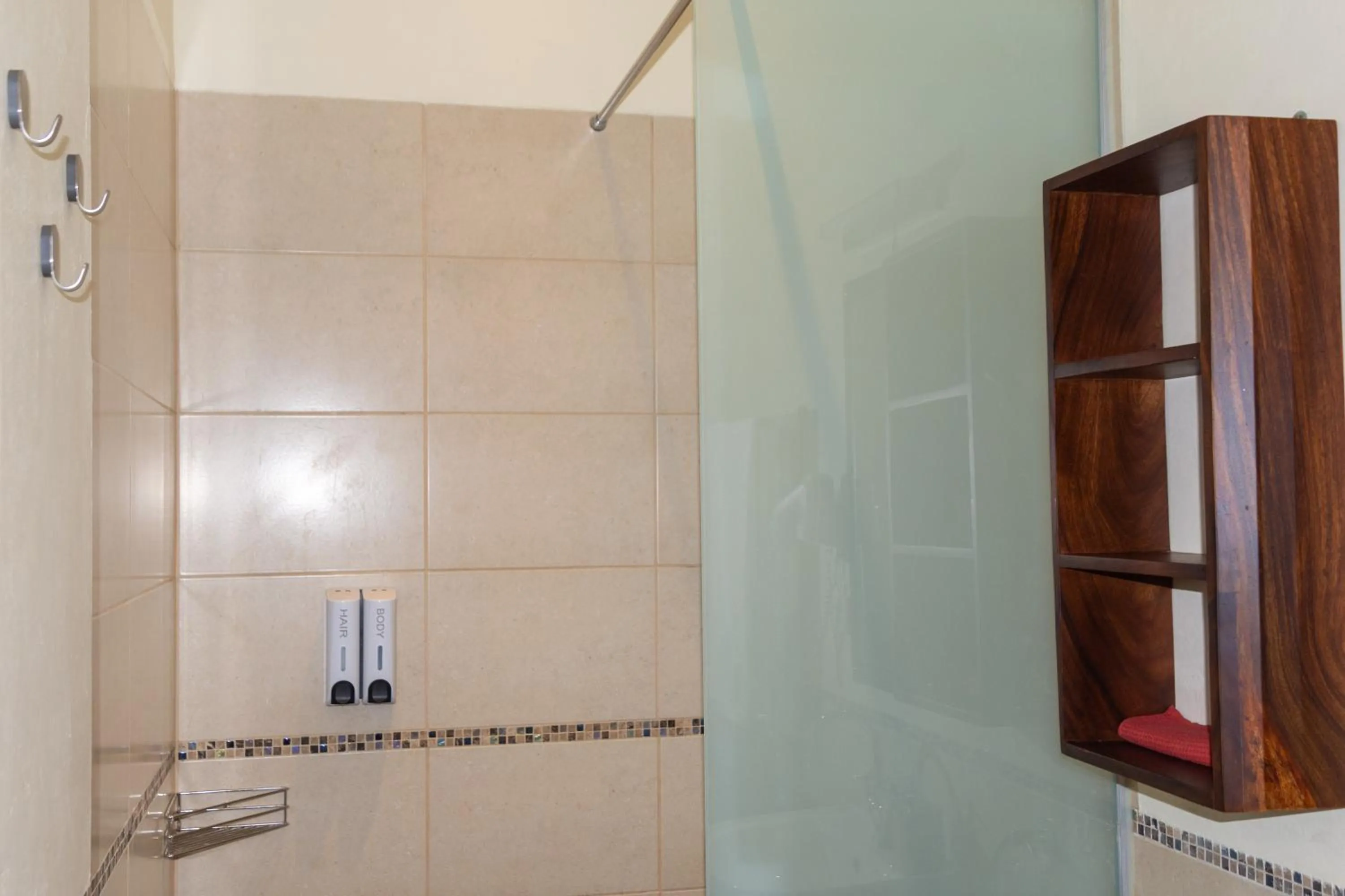 Shower in Dutchess Hotel and Restaurant