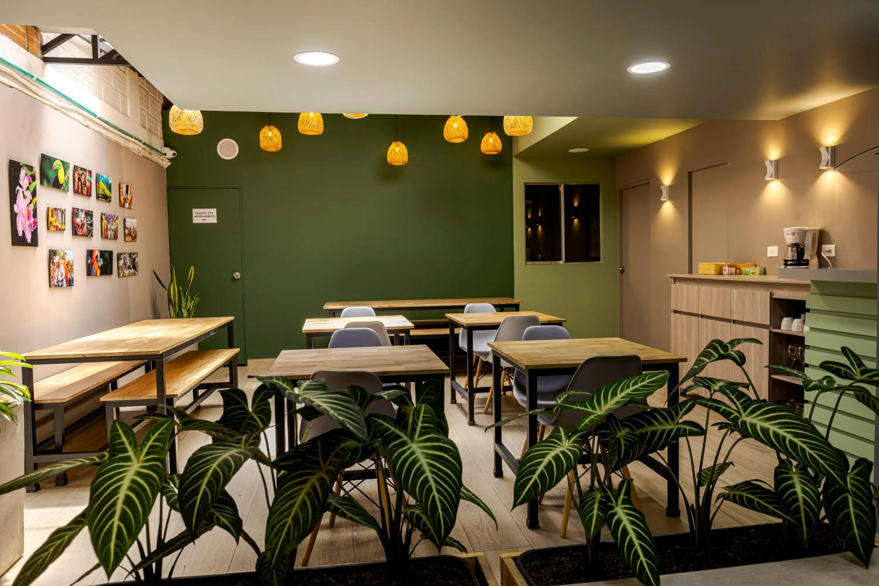 Area and facilities in Poblado Guest House