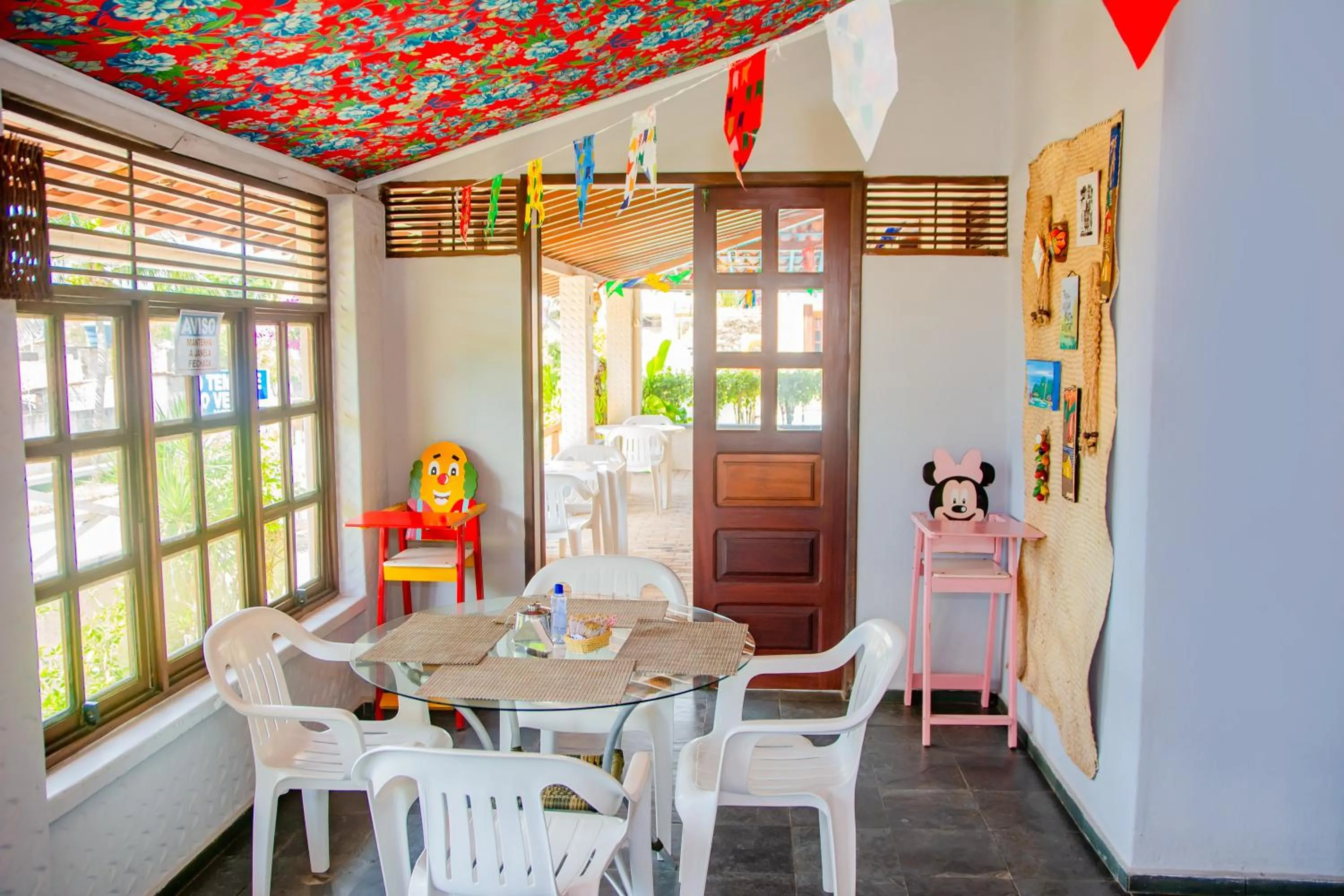 Restaurant/places to eat in O Tempo e o Vento