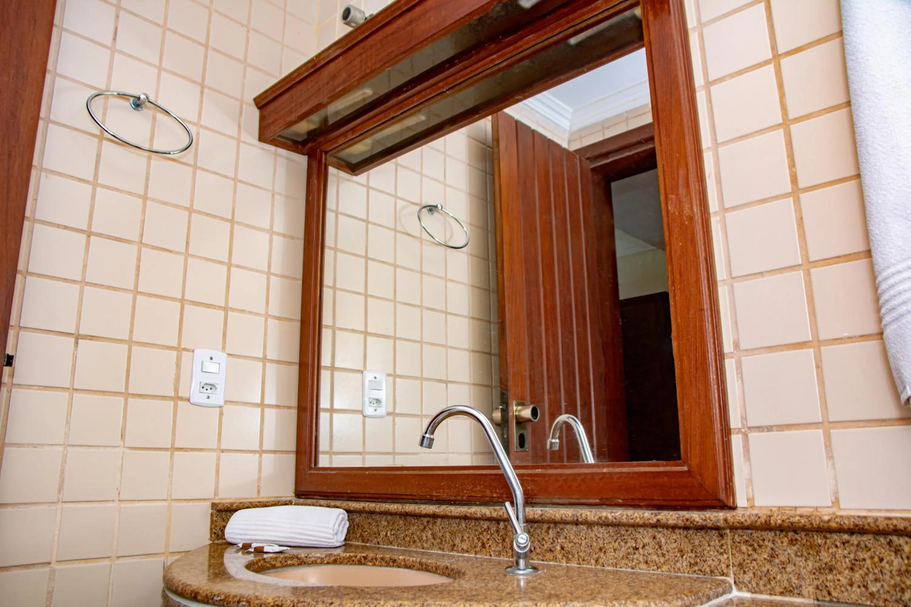 Bathroom in O Tempo e o Vento