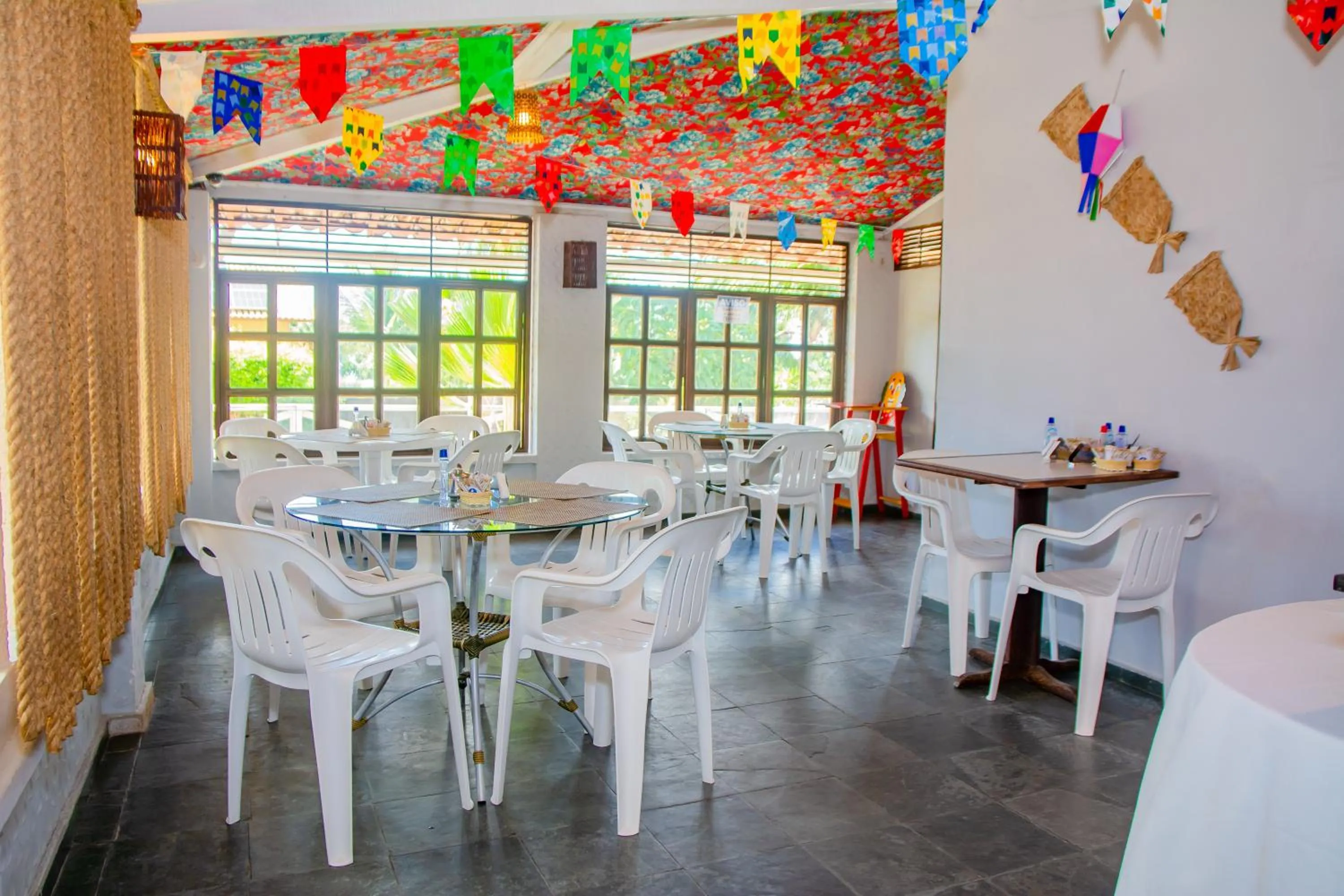 Restaurant/places to eat in O Tempo e o Vento