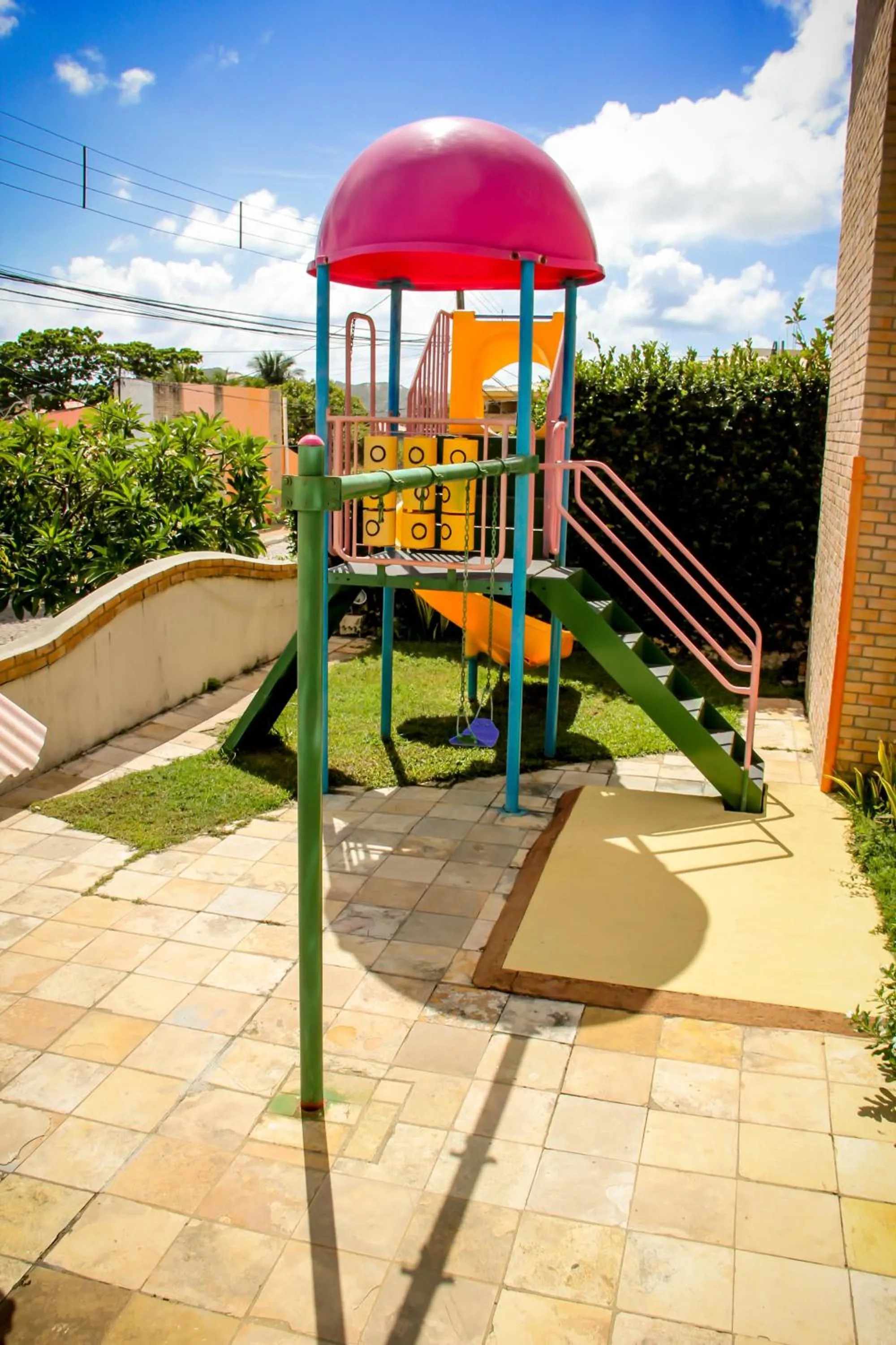 Children play ground in O Tempo e o Vento