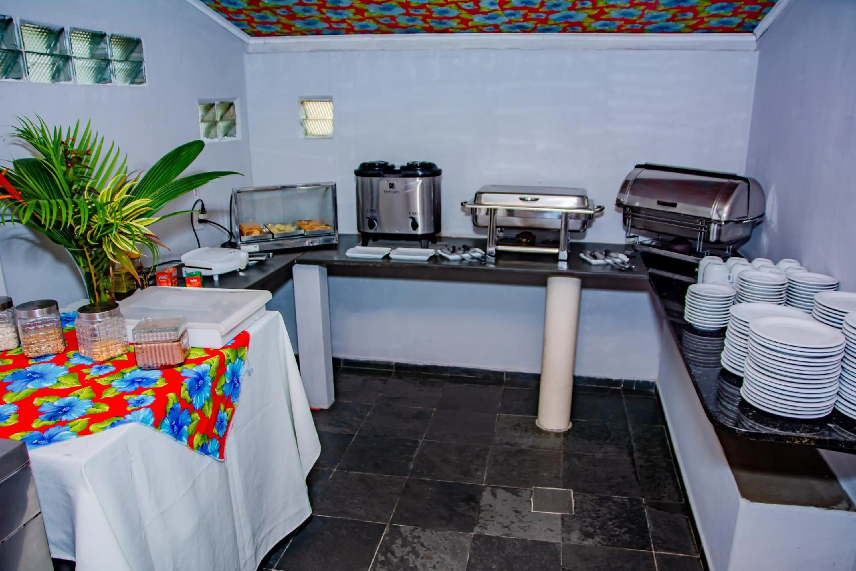 Restaurant/places to eat in O Tempo e o Vento