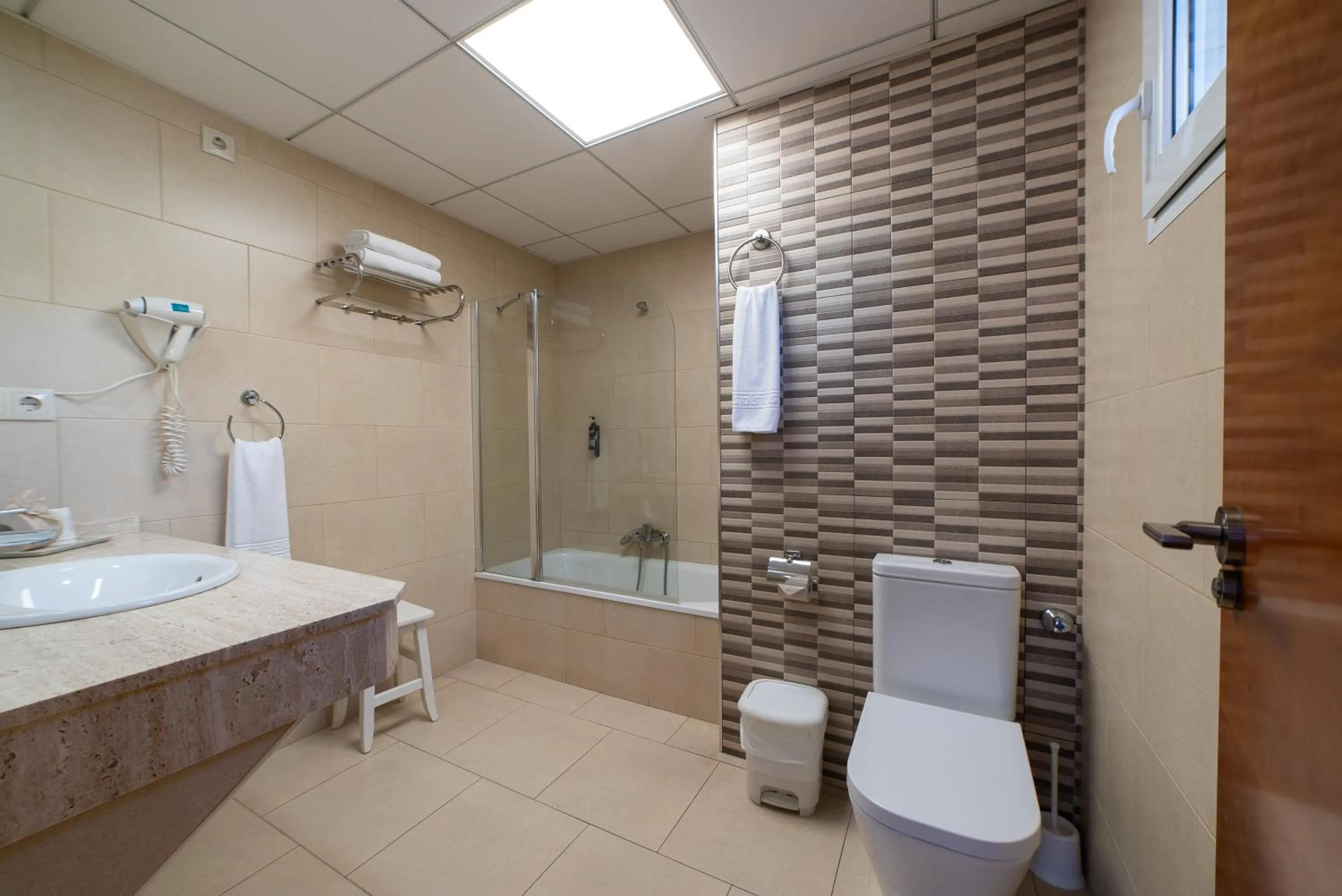 Shower in Las Palmeras