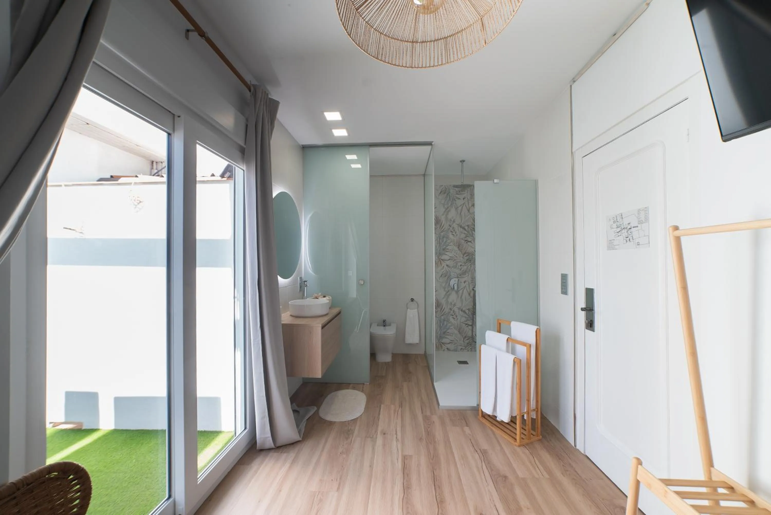 Shower in Las Palmeras