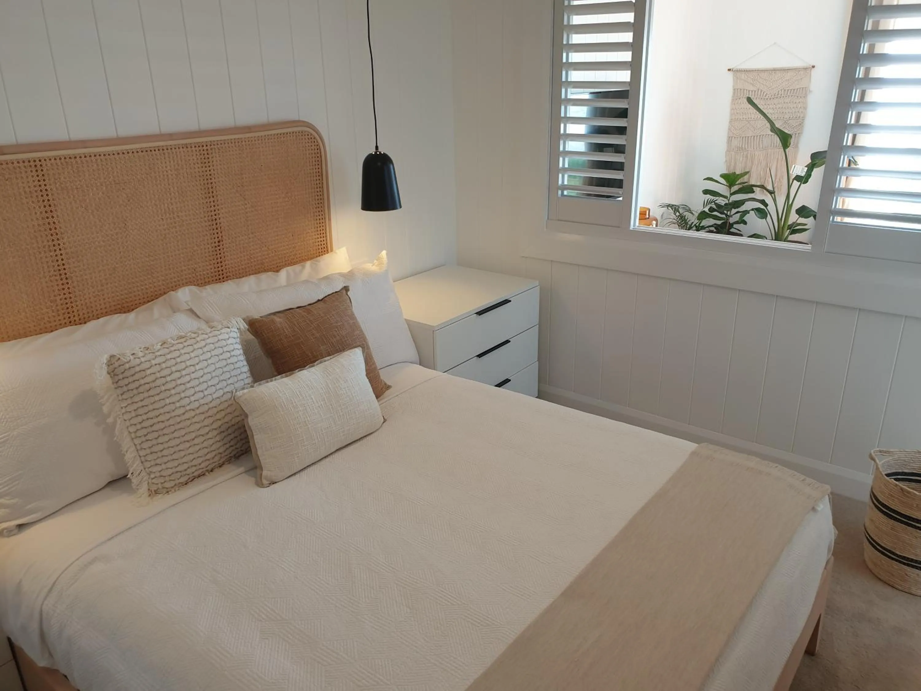 Bedroom, Bed in Saltwater Apartments