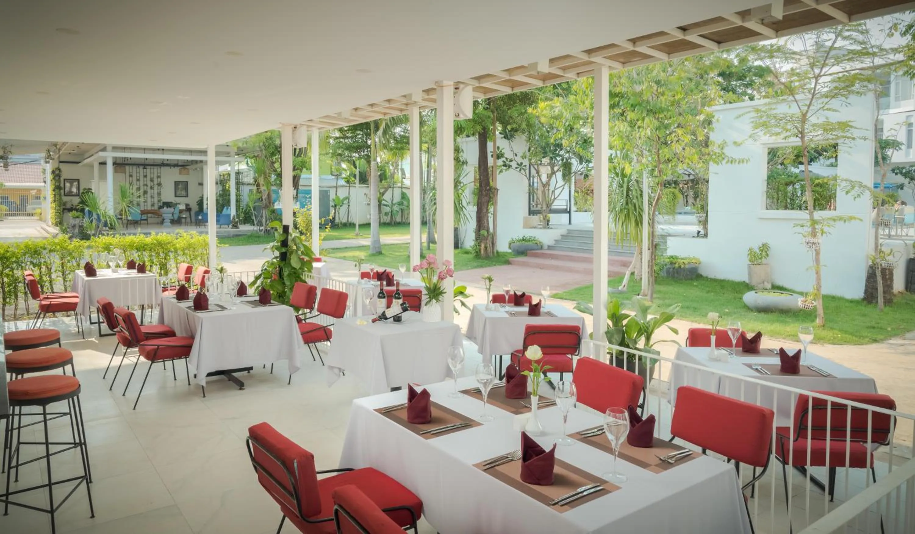 Restaurant/places to eat in Elysium Suite