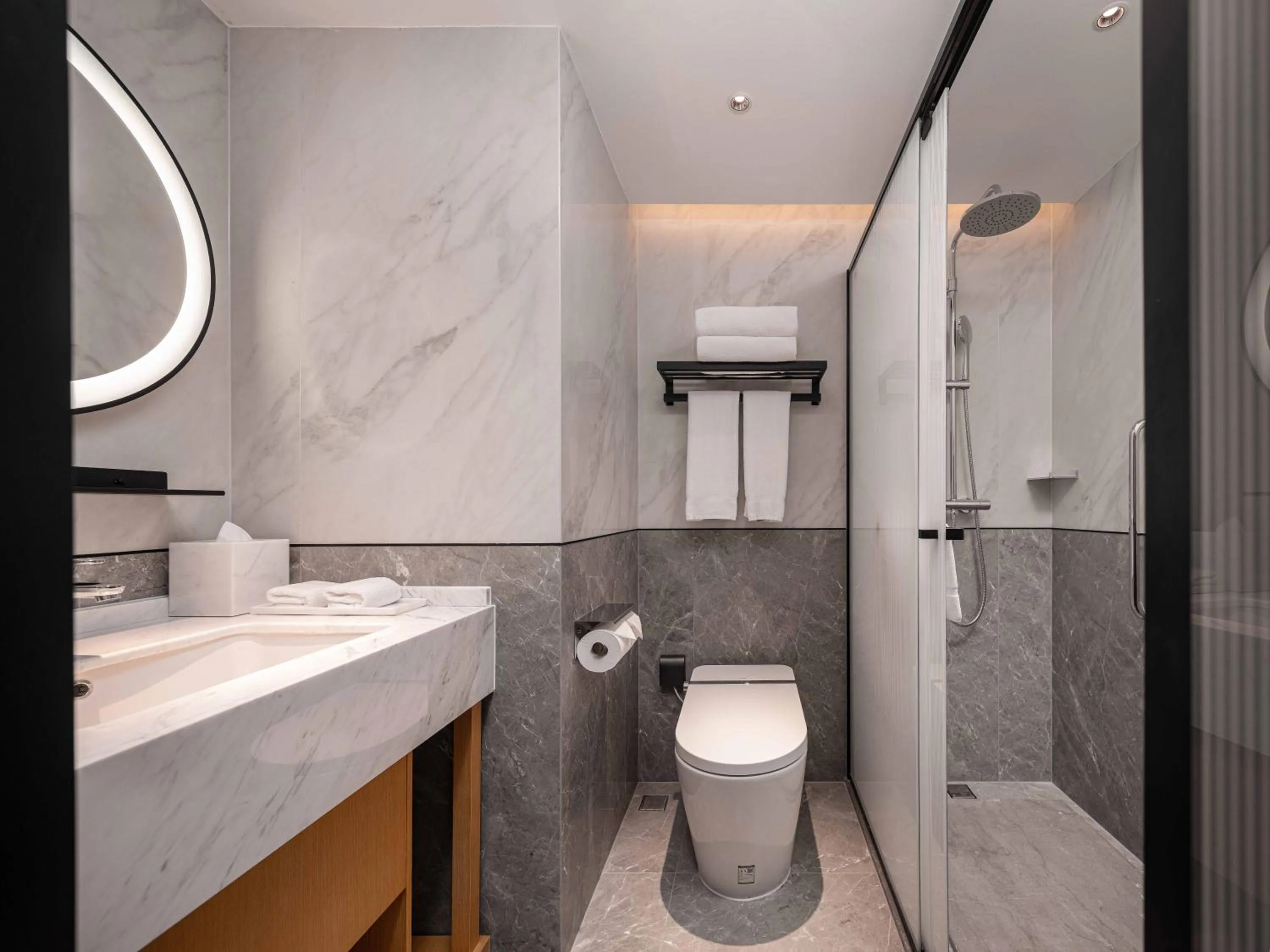 Toilet in Hilton Garden Inn Beijing Temple Of Heaven East Gate Station l Free Laundry Facility