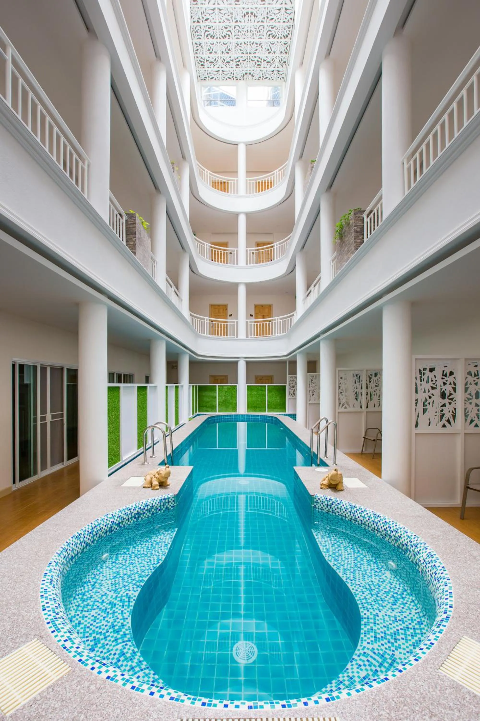 Swimming pool in Hi Chiangrai Hotel