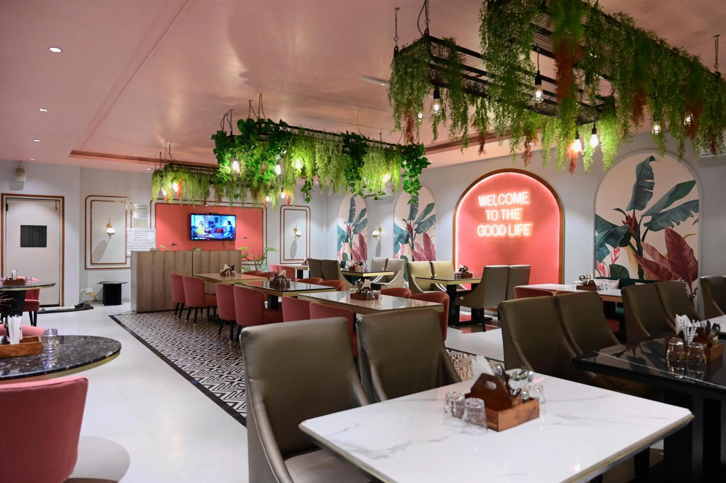 Restaurant/places to eat in The Ambassador - Hotel & Conference Center