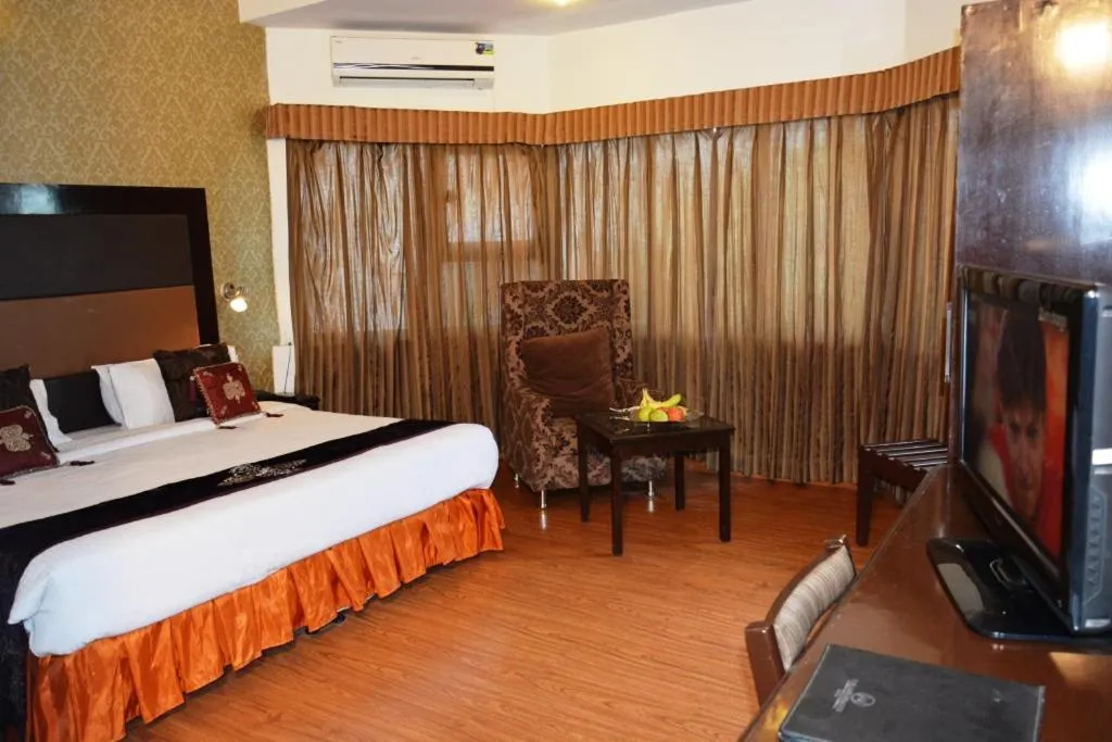 Photo of the whole room, Bed in The Ambassador - Hotel & Conference Center