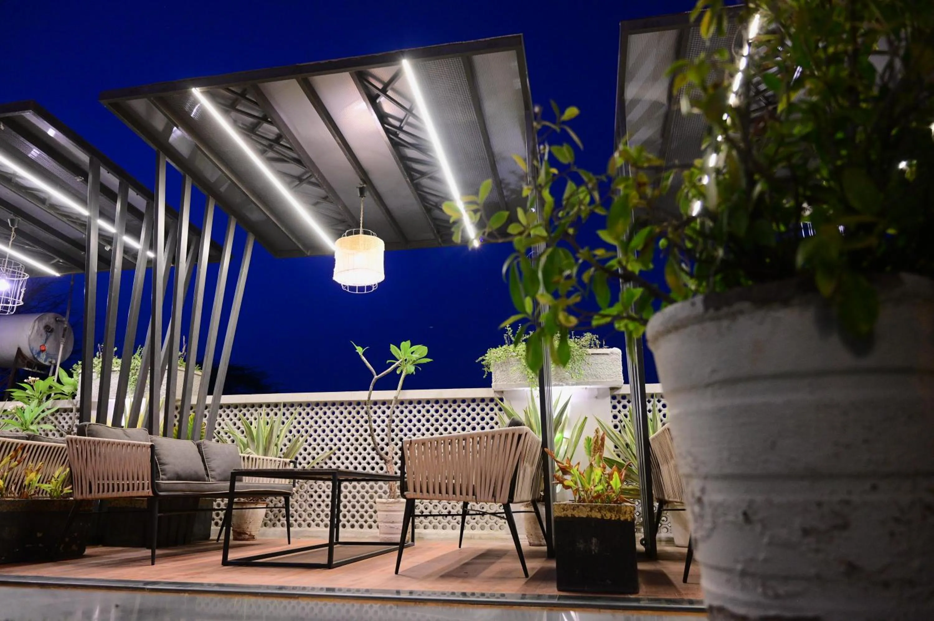 Restaurant/places to eat in The Ambassador - Hotel & Conference Center