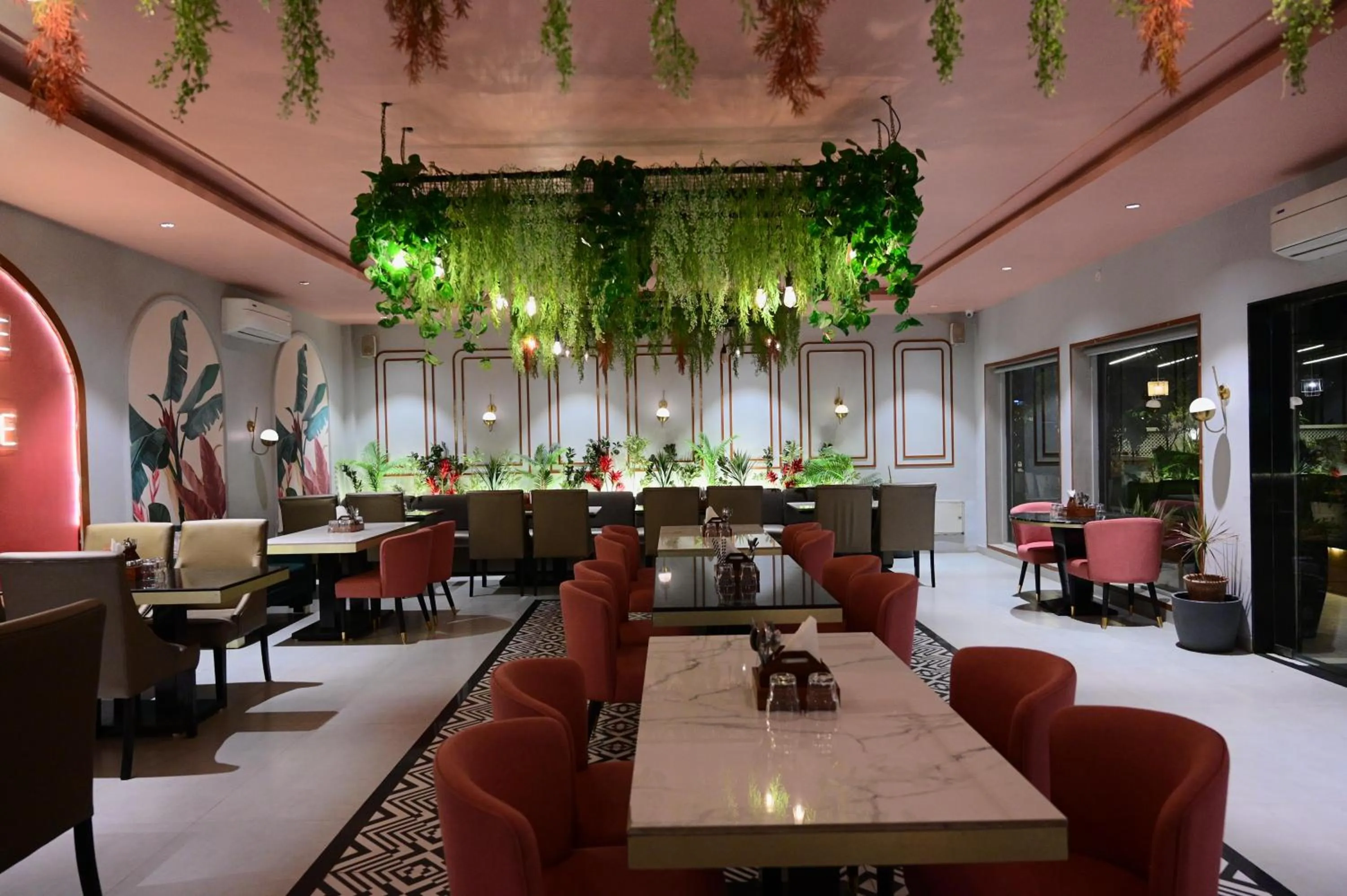 Restaurant/places to eat in The Ambassador - Hotel & Conference Center