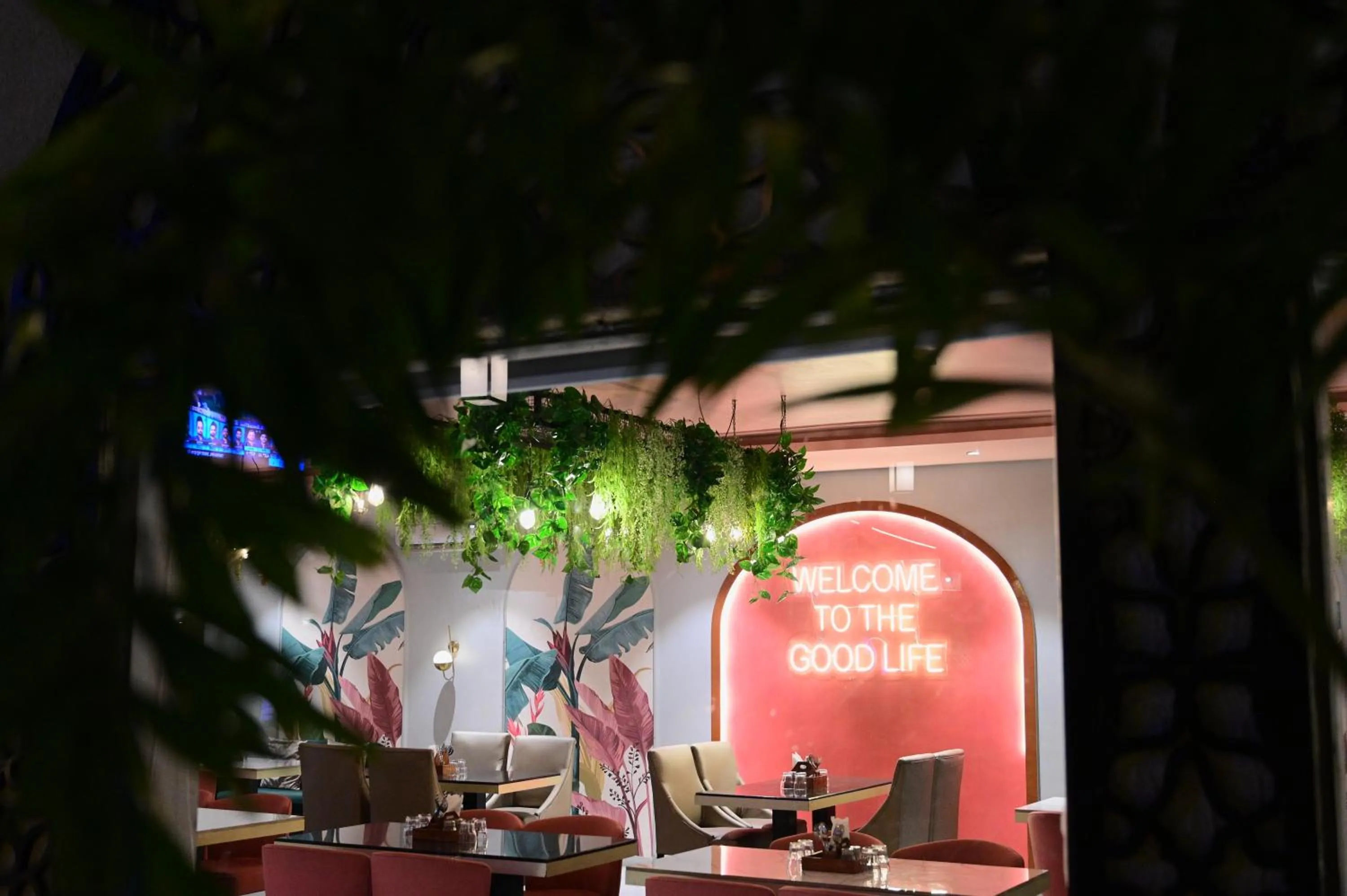 Restaurant/places to eat in The Ambassador - Hotel & Conference Center