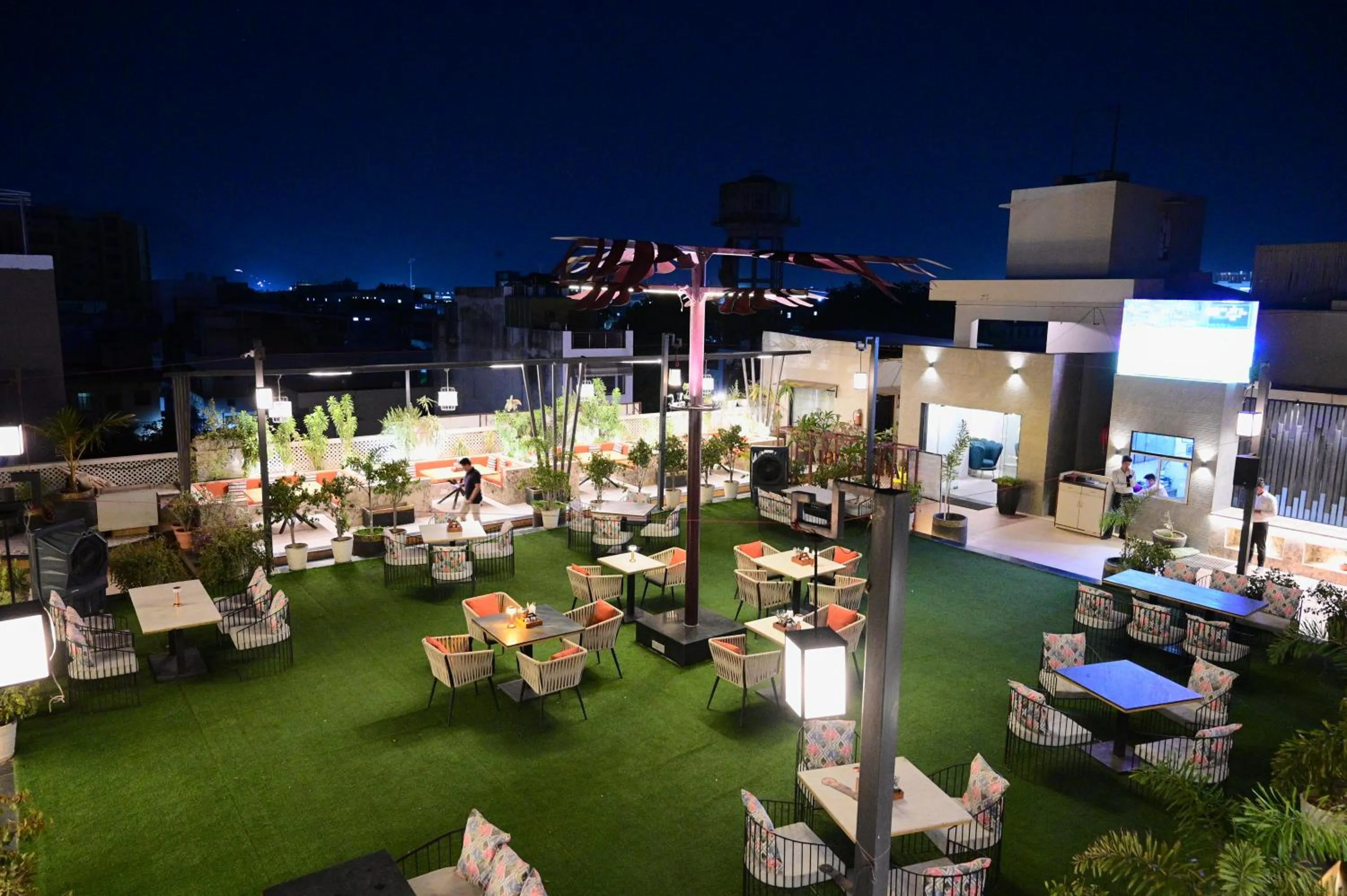 Restaurant/places to eat in The Ambassador - Hotel & Conference Center