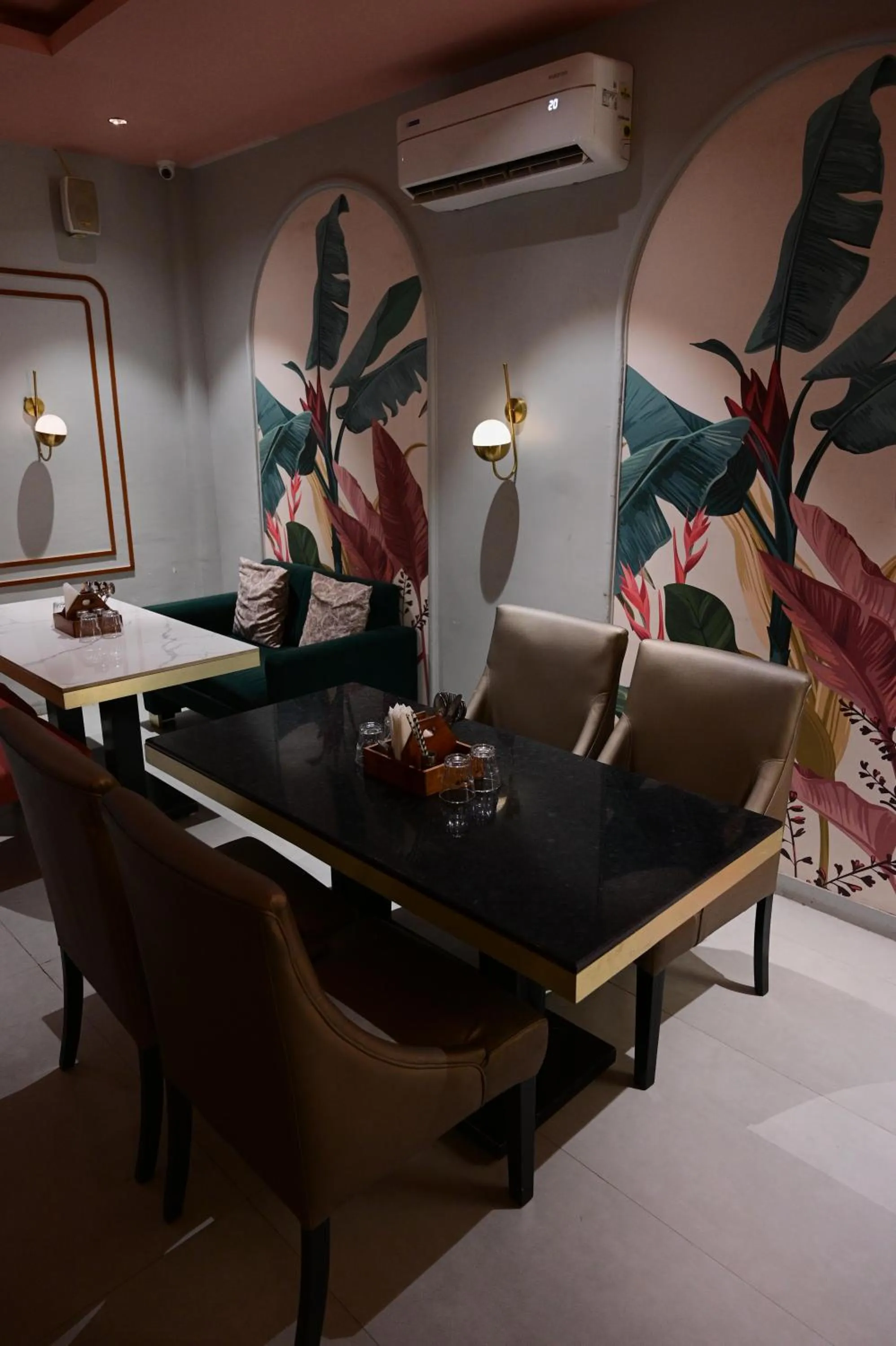 Restaurant/places to eat in The Ambassador - Hotel & Conference Center