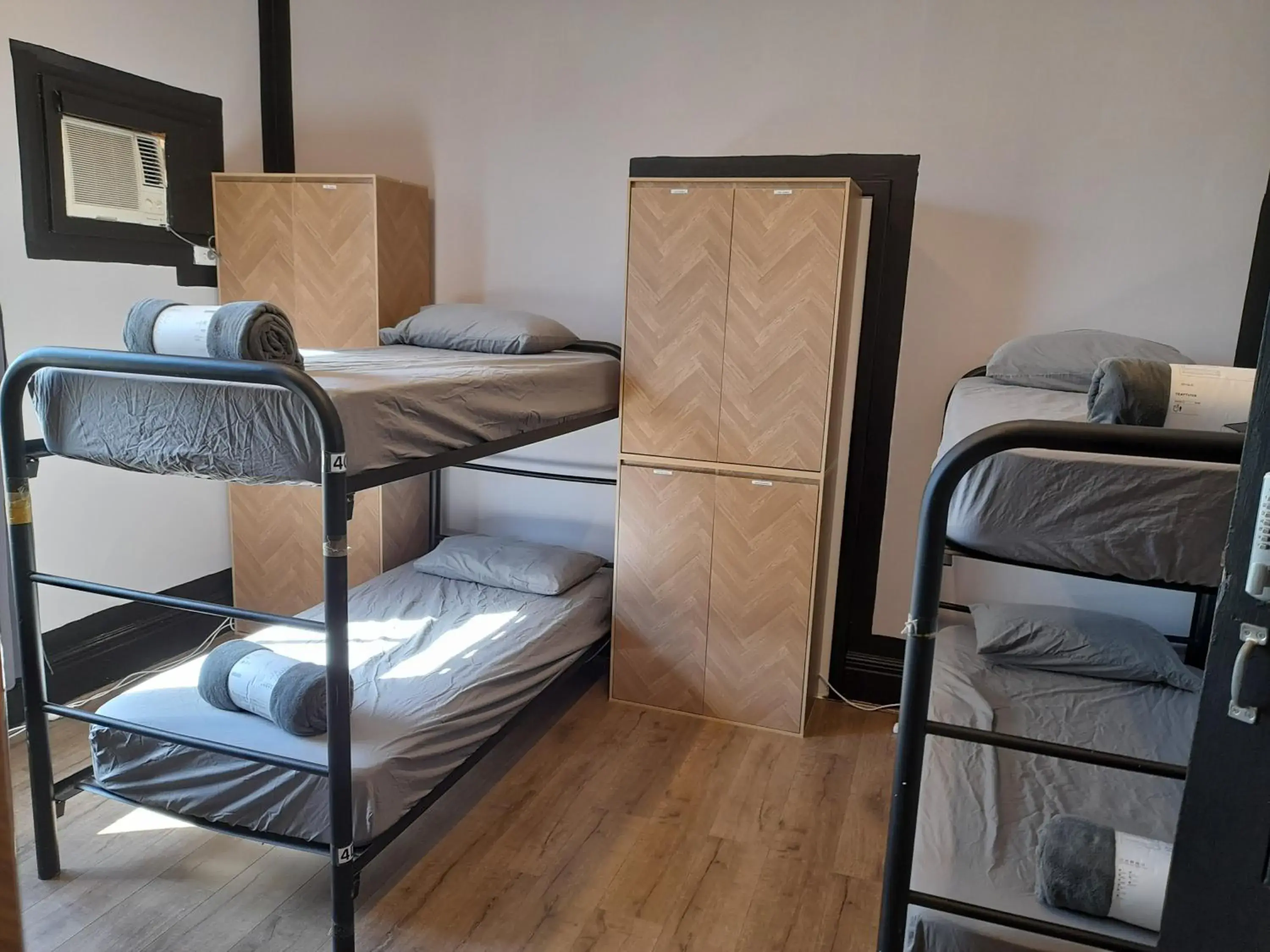 6 Bed Mixed Dormitory in Ozi Inn Backpackers - Perth -Valid International Passport Required 6 Bed Mixed Dormitory in Ozi Inn Backpackers - Perth -Valid International Passport Required