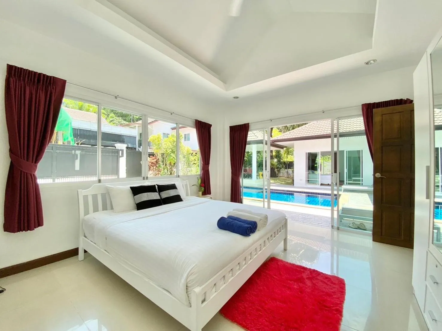 Bed in Chalong - 4 Bedroom Private Pool Villa - Phuket