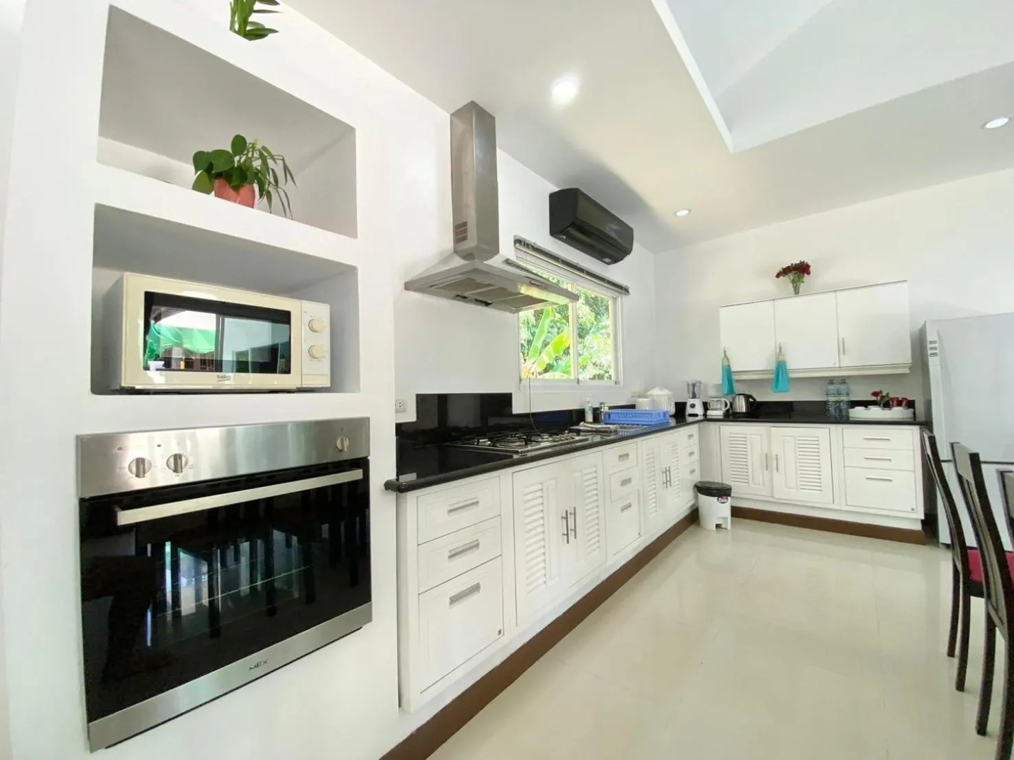 Kitchen or kitchenette in Chalong - 4 Bedroom Private Pool Villa - Phuket
