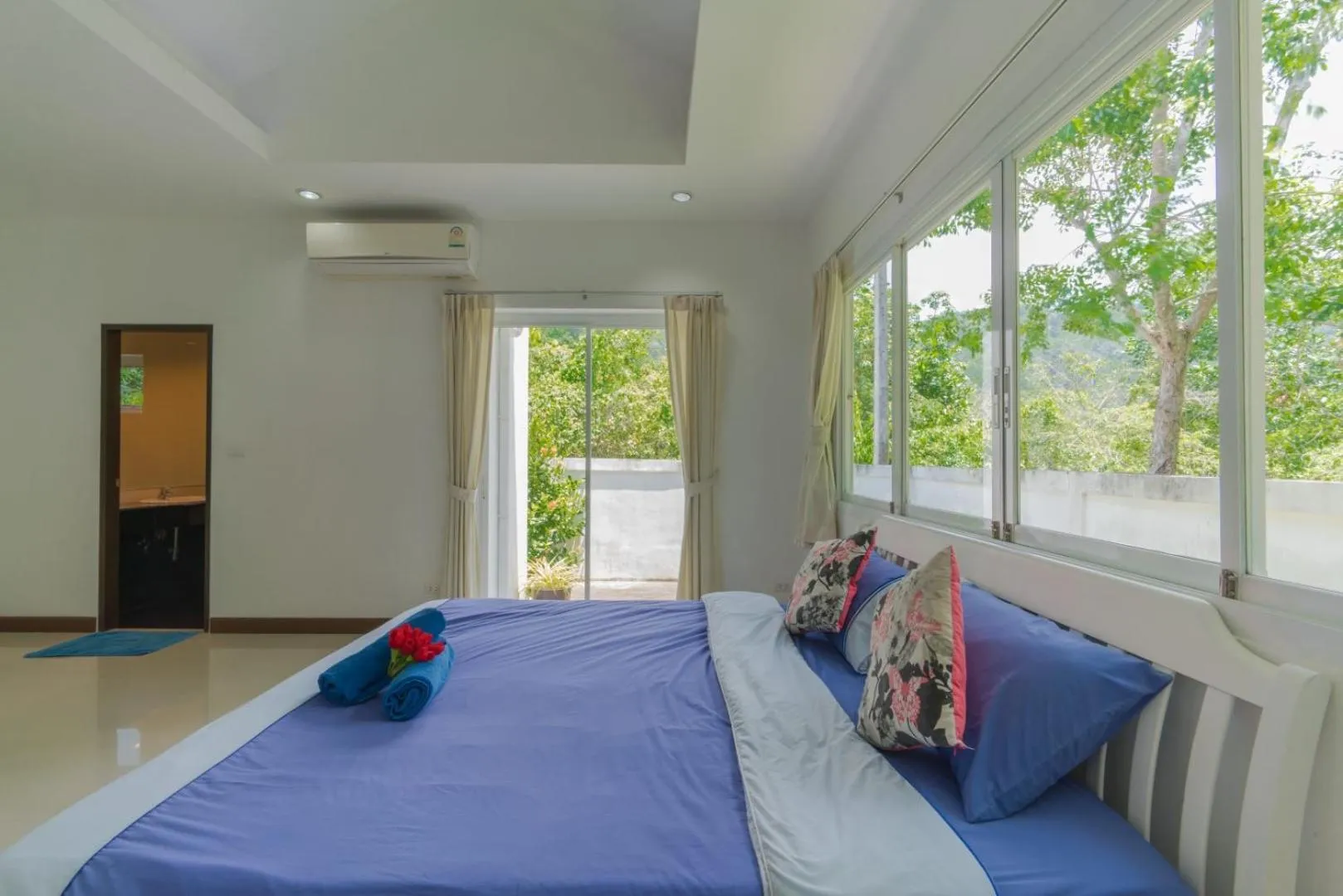 Bedroom, Bed in Chalong - 4 Bedroom Private Pool Villa - Phuket