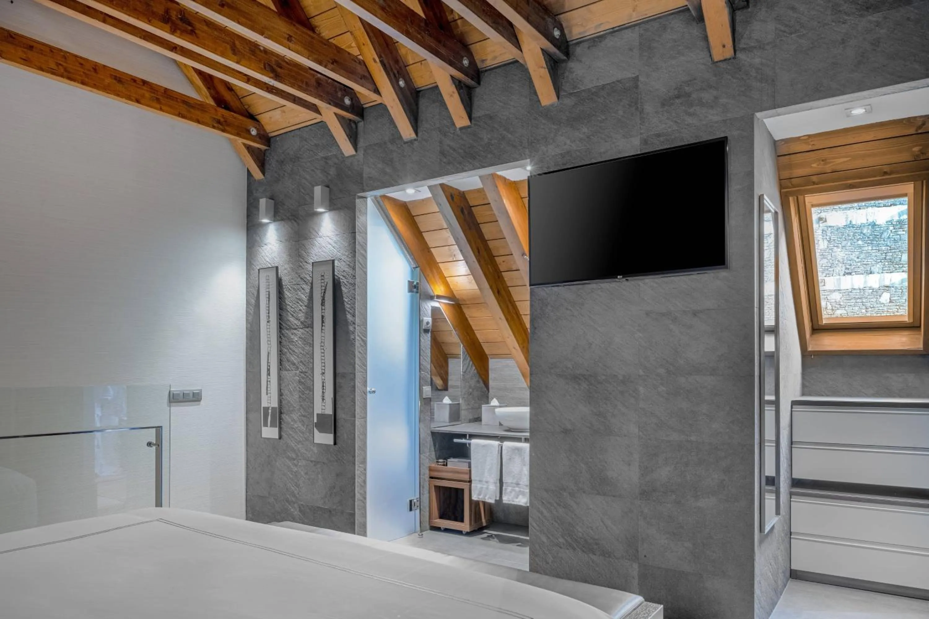 Photo of the whole room, Bed in Hotel AC Baqueira Ski Resort, Autograph Collection