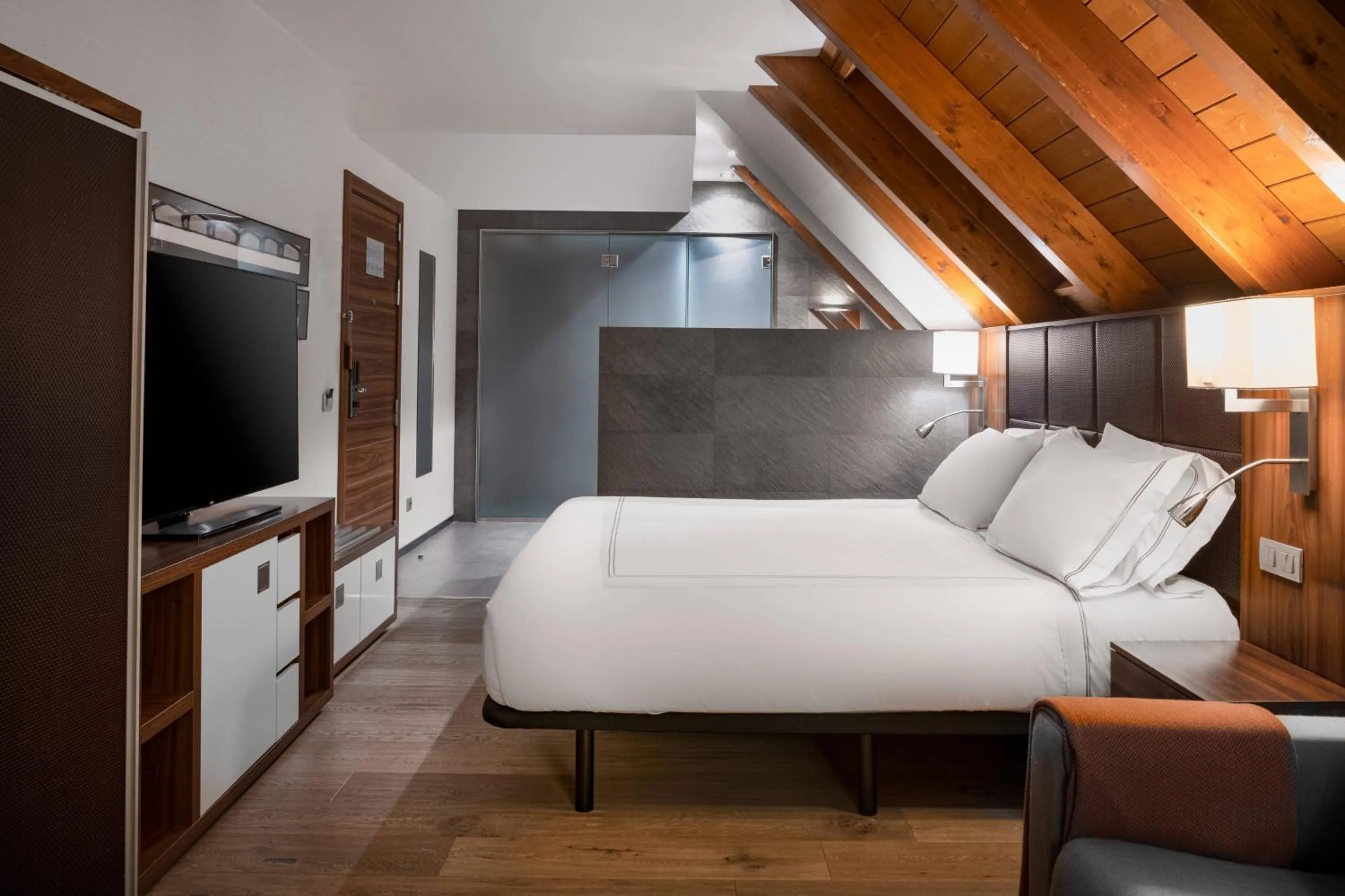 Photo of the whole room, Bed in Hotel AC Baqueira Ski Resort, Autograph Collection