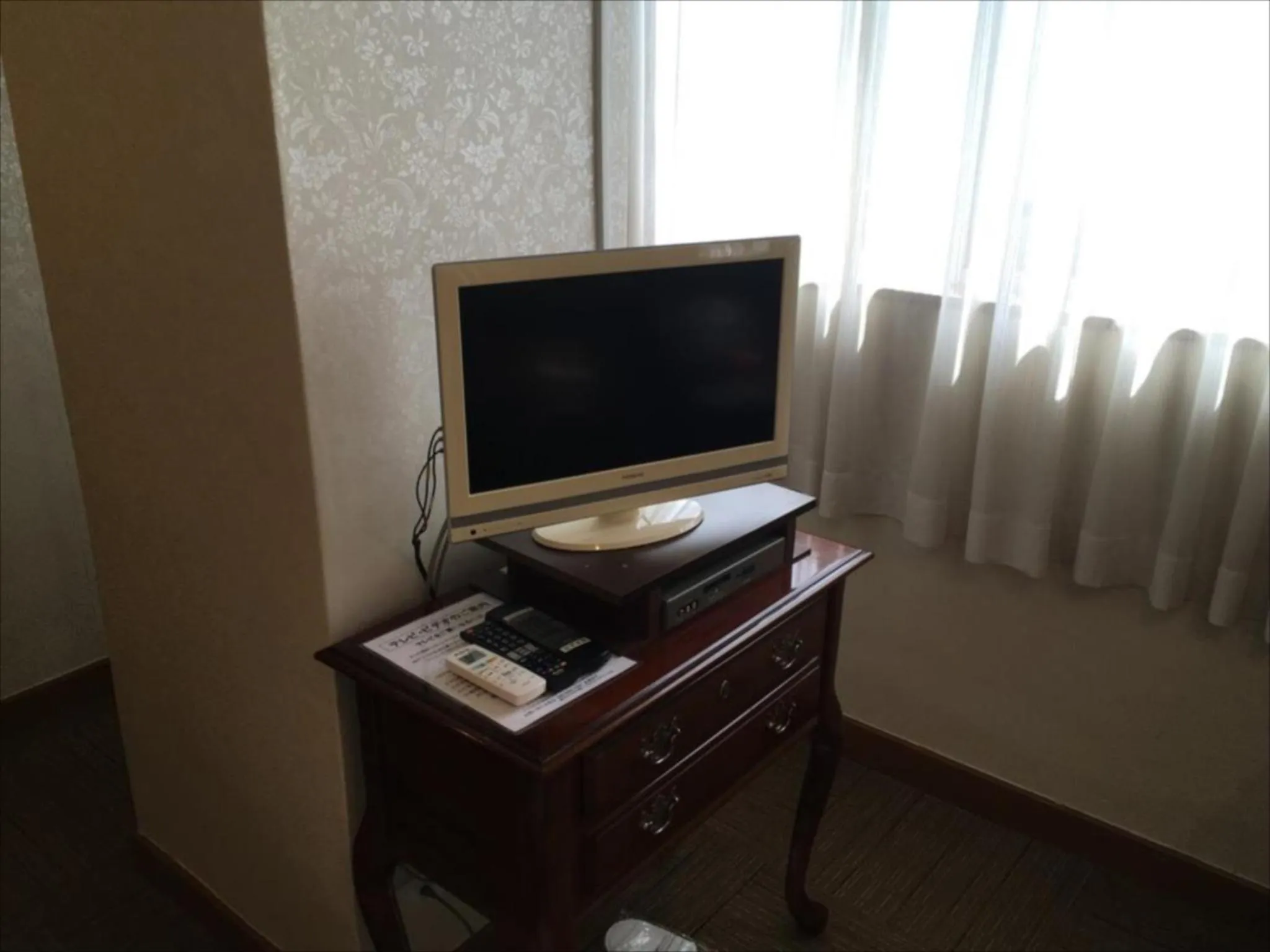 Photo of the whole room in Sunrise Hotel Okinawa-どこか懐かしいレトロ宿軽朝食付