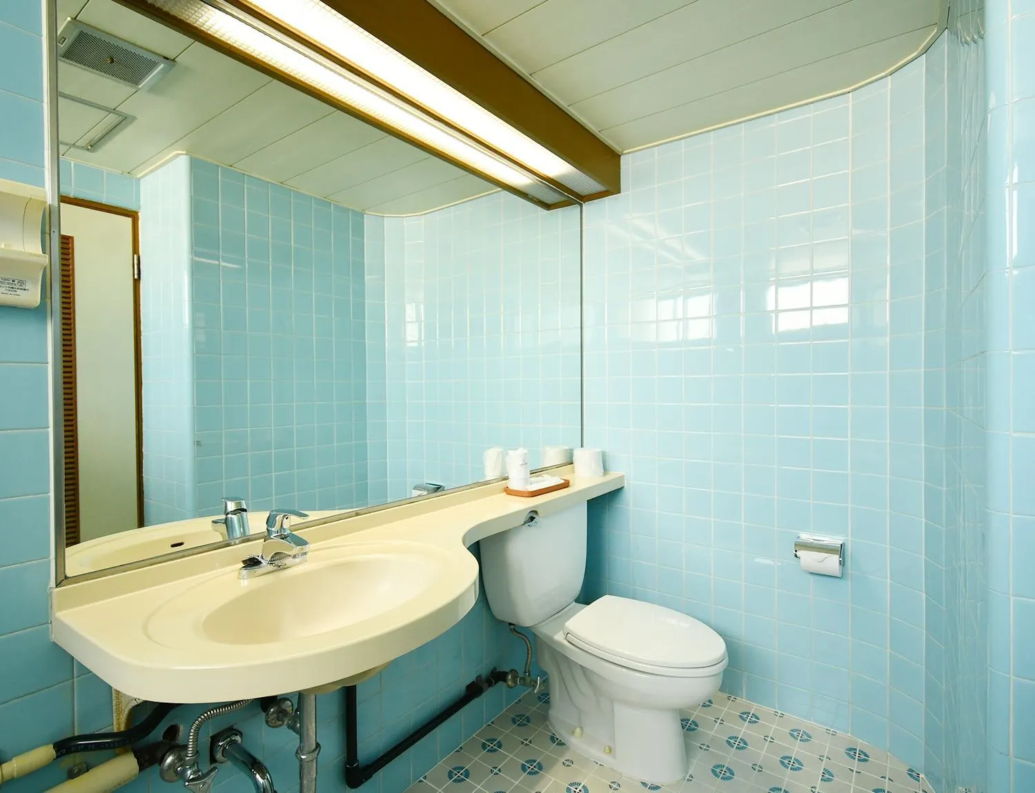 Sunrise Hotel Okinawa-どこか懐かしいレトロ宿軽朝食付