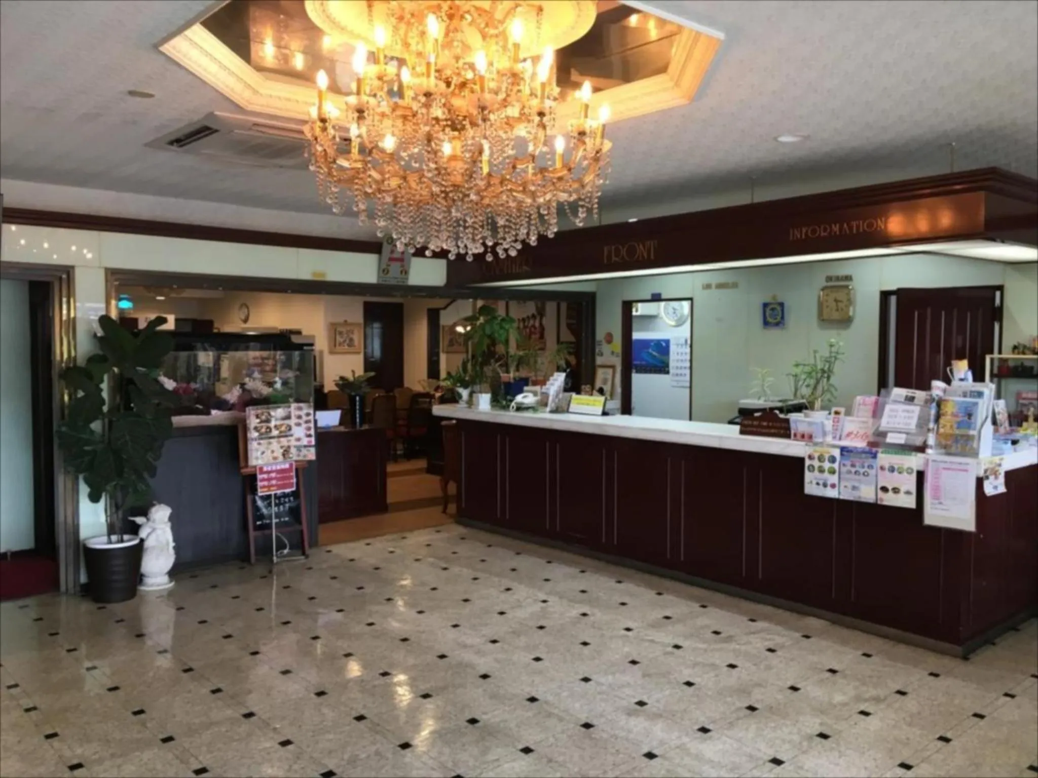 Lobby or reception in Sunrise Hotel Okinawa-どこか懐かしいレトロ宿軽朝食付