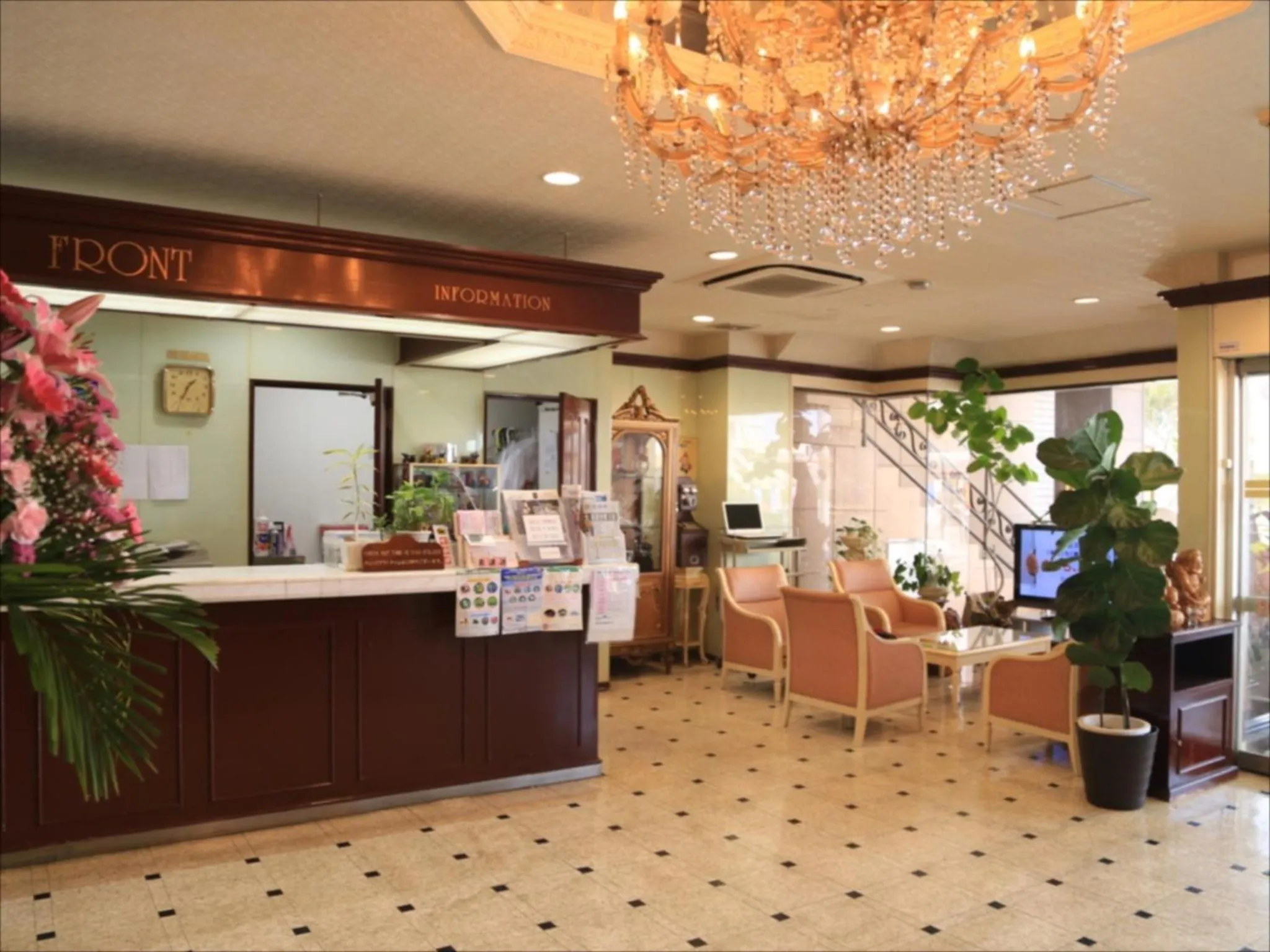 Lobby or reception in Sunrise Hotel Okinawa-どこか懐かしいレトロ宿軽朝食付