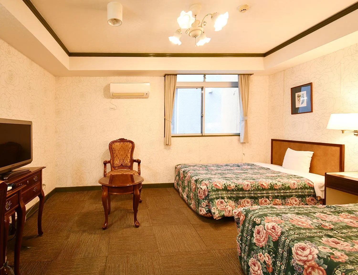 Bed in Sunrise Hotel Okinawa-どこか懐かしいレトロ宿軽朝食付