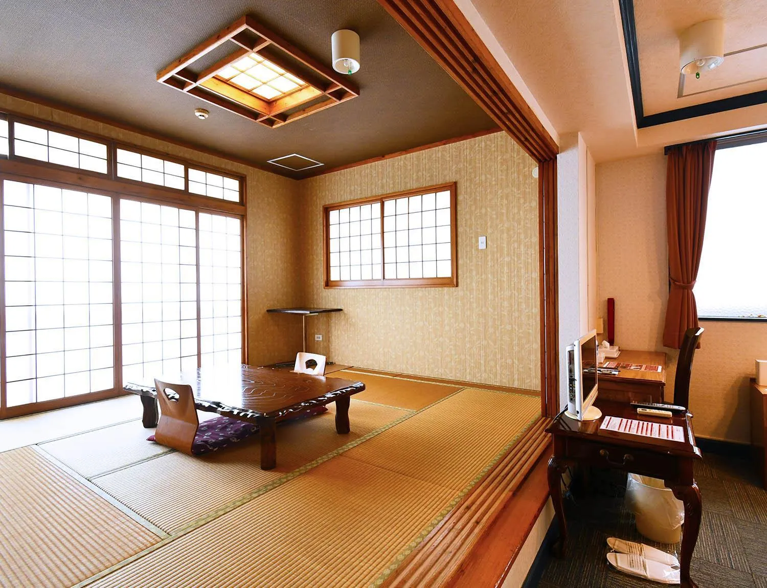 Sunrise Hotel Okinawa-どこか懐かしいレトロ宿軽朝食付