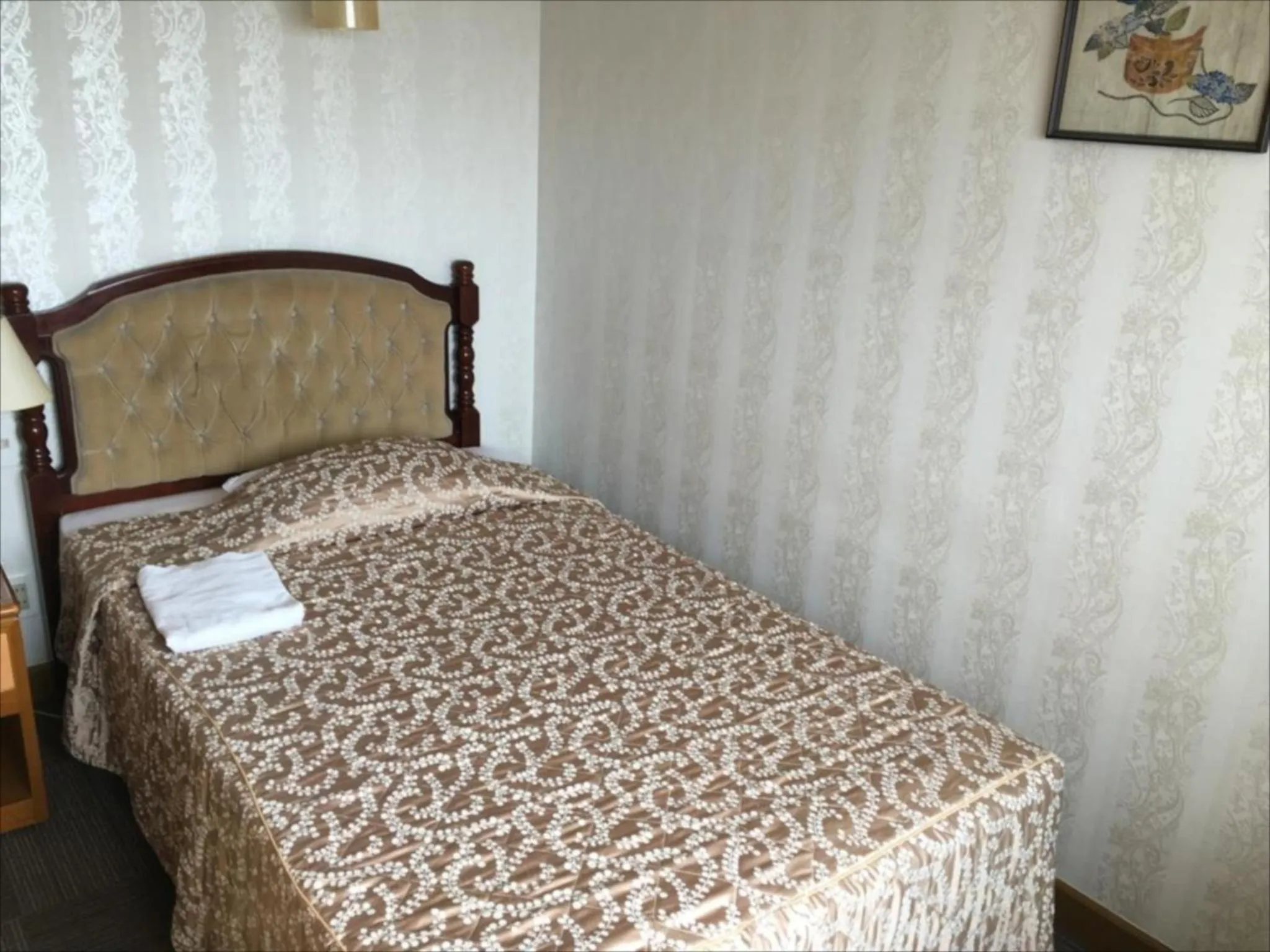 Bedroom, Bed in Sunrise Hotel Okinawa-どこか懐かしいレトロ宿軽朝食付