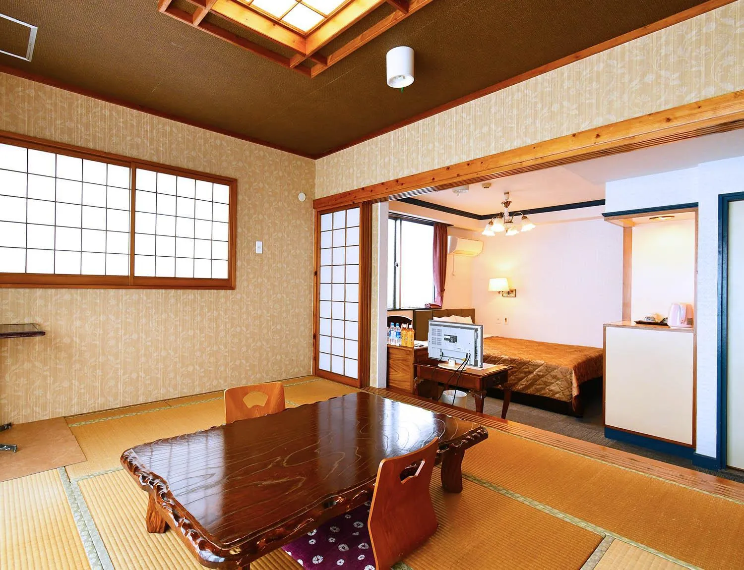 Sunrise Hotel Okinawa-どこか懐かしいレトロ宿軽朝食付