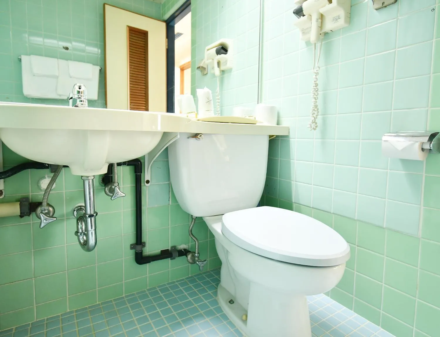 Sunrise Hotel Okinawa-どこか懐かしいレトロ宿軽朝食付