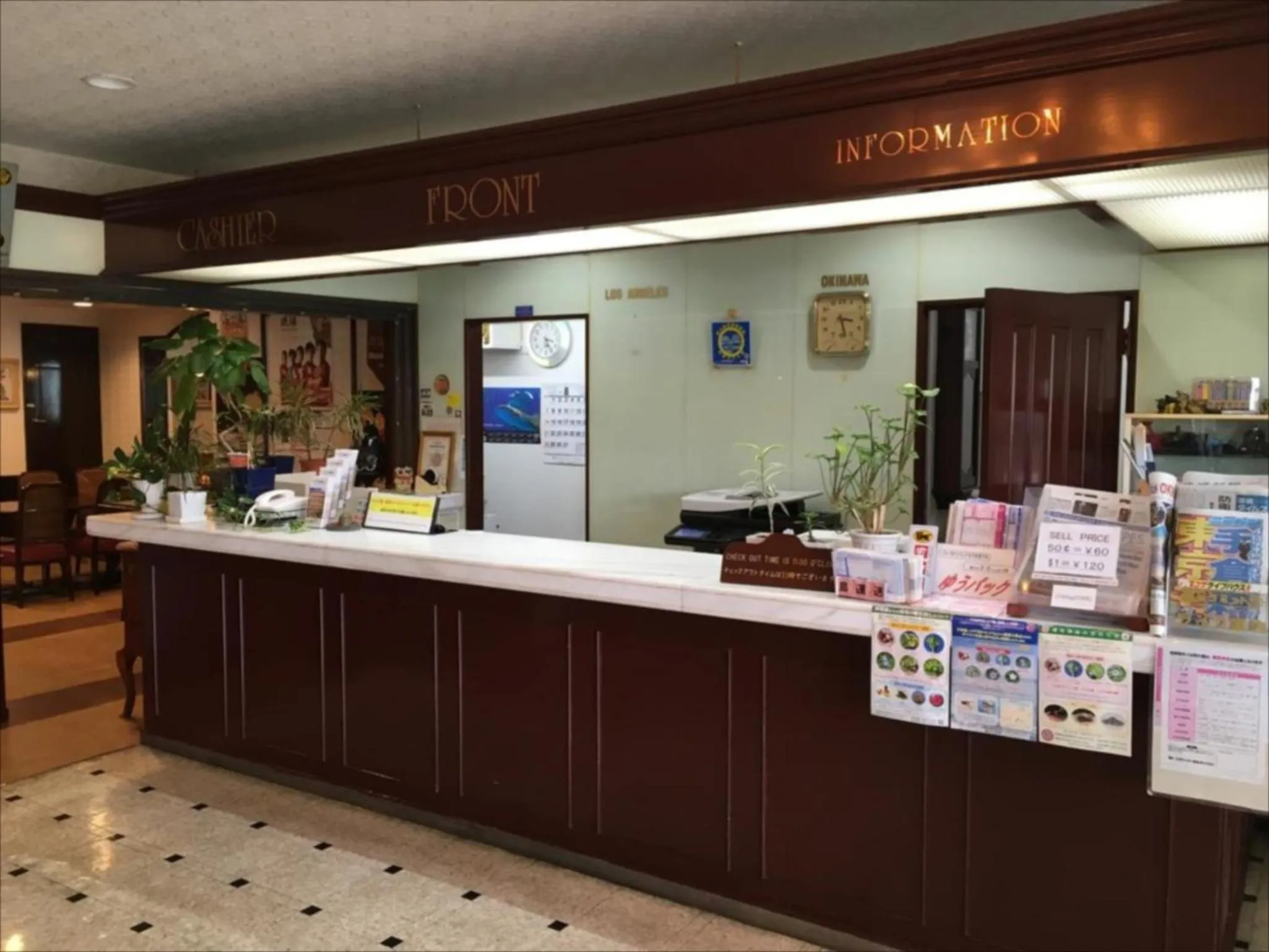 Lobby or reception in Sunrise Hotel Okinawa-どこか懐かしいレトロ宿軽朝食付