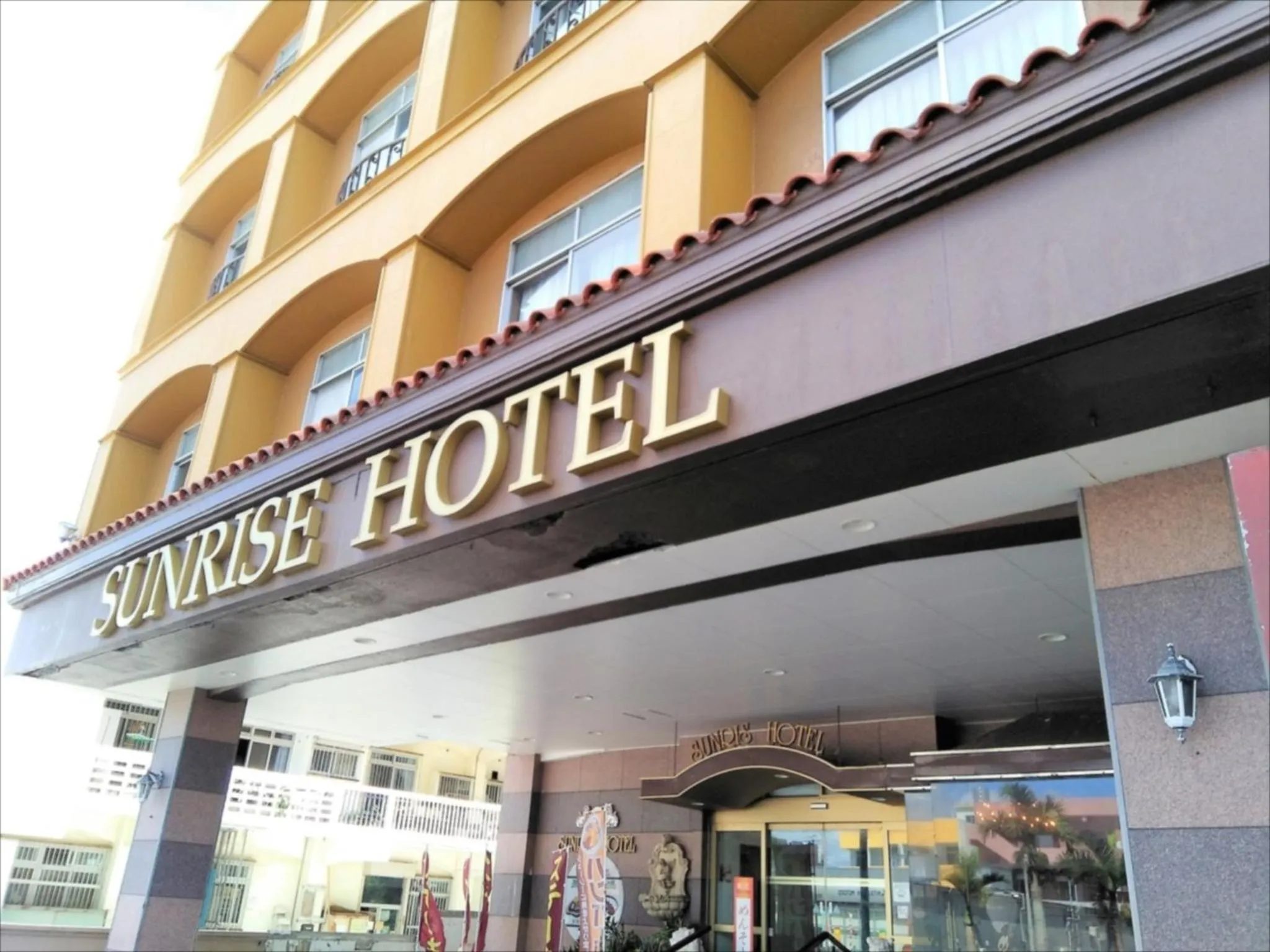 Property building in Sunrise Hotel Okinawa-どこか懐かしいレトロ宿軽朝食付