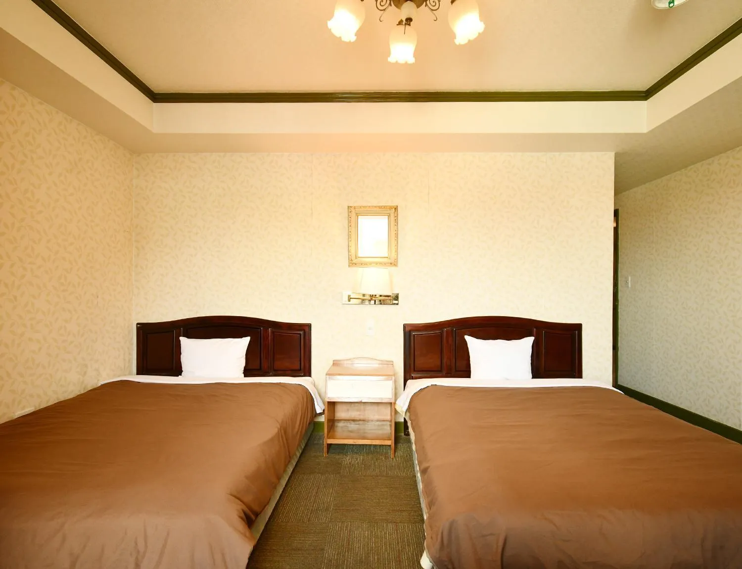 Bed in Sunrise Hotel Okinawa-どこか懐かしいレトロ宿軽朝食付