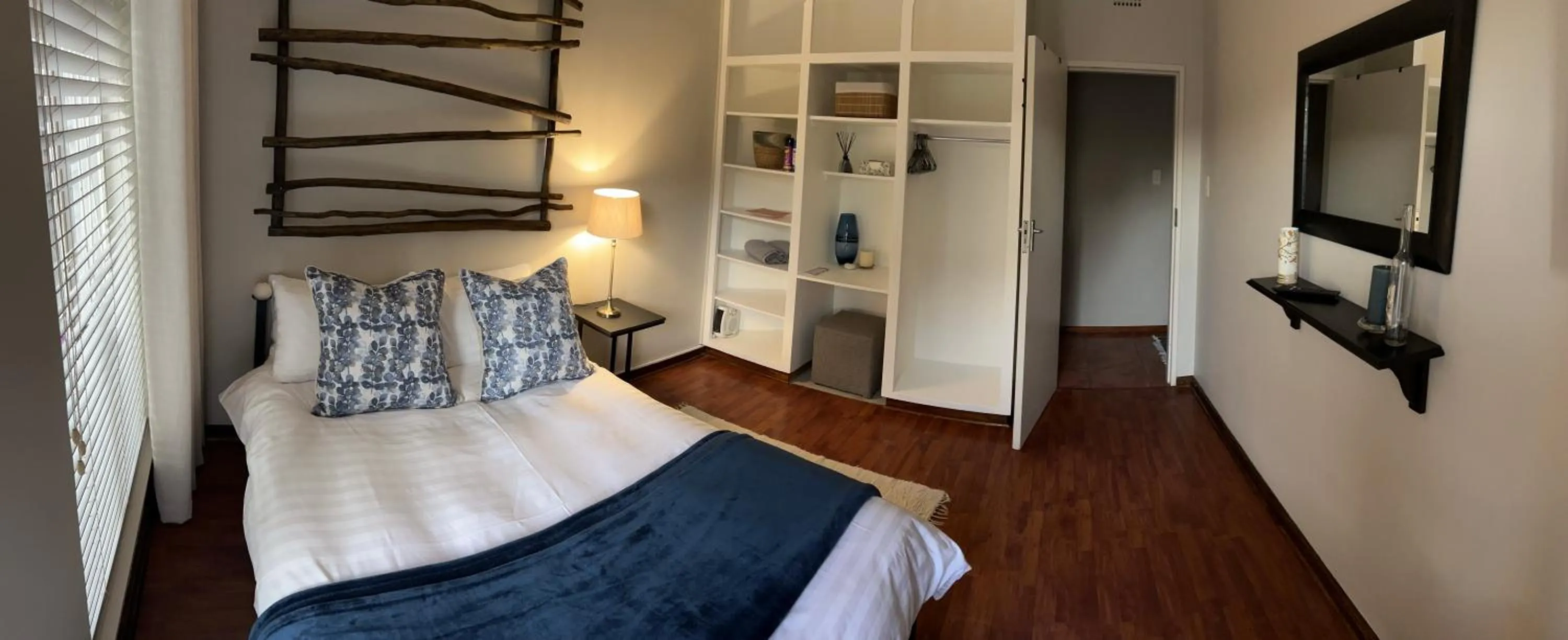 Photo of the whole room, Bed in 28 La Rochelle