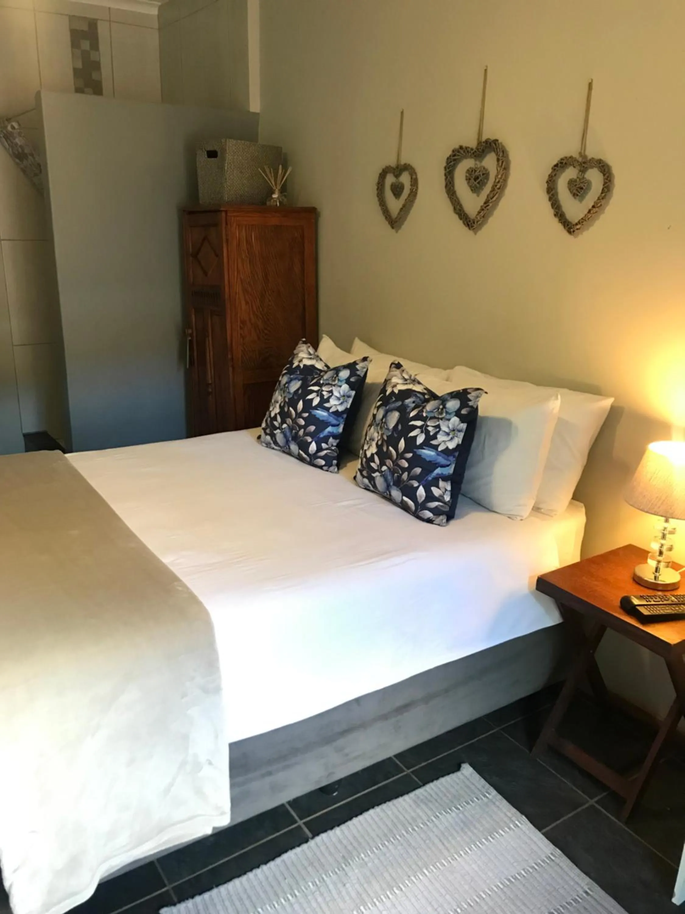 Bed in 28 La Rochelle